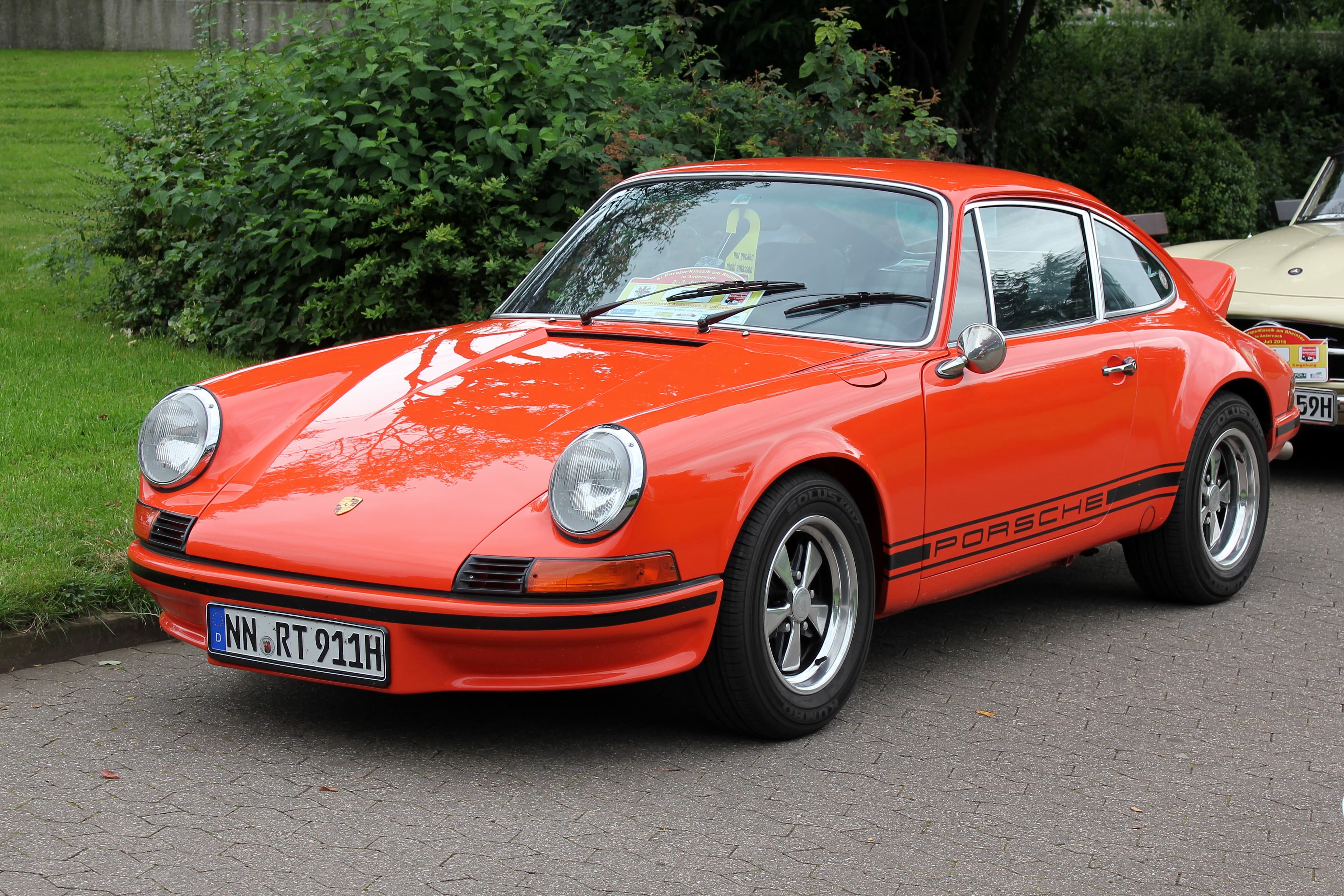 PORSCHE 911