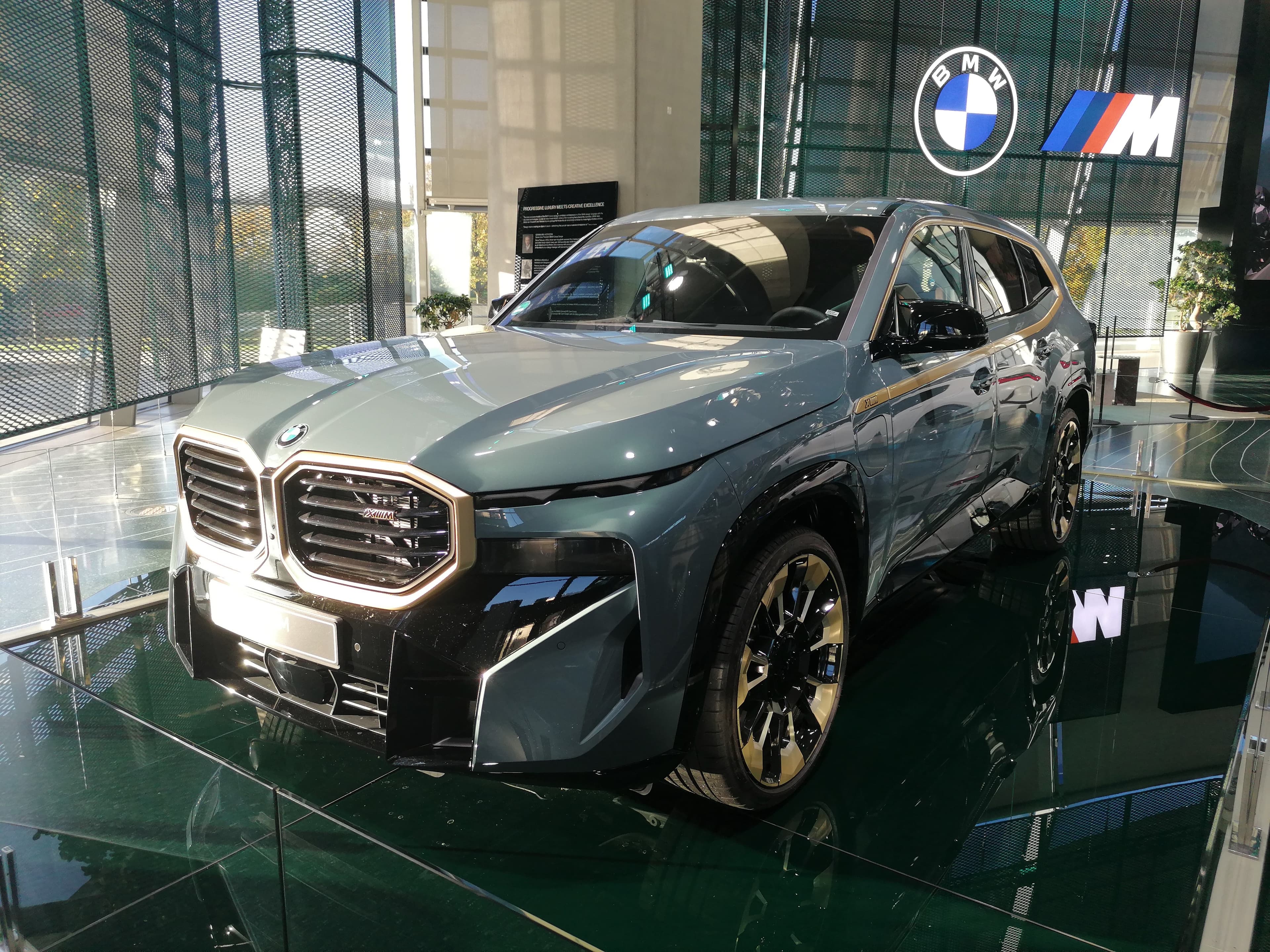 BMW XM — photo 1