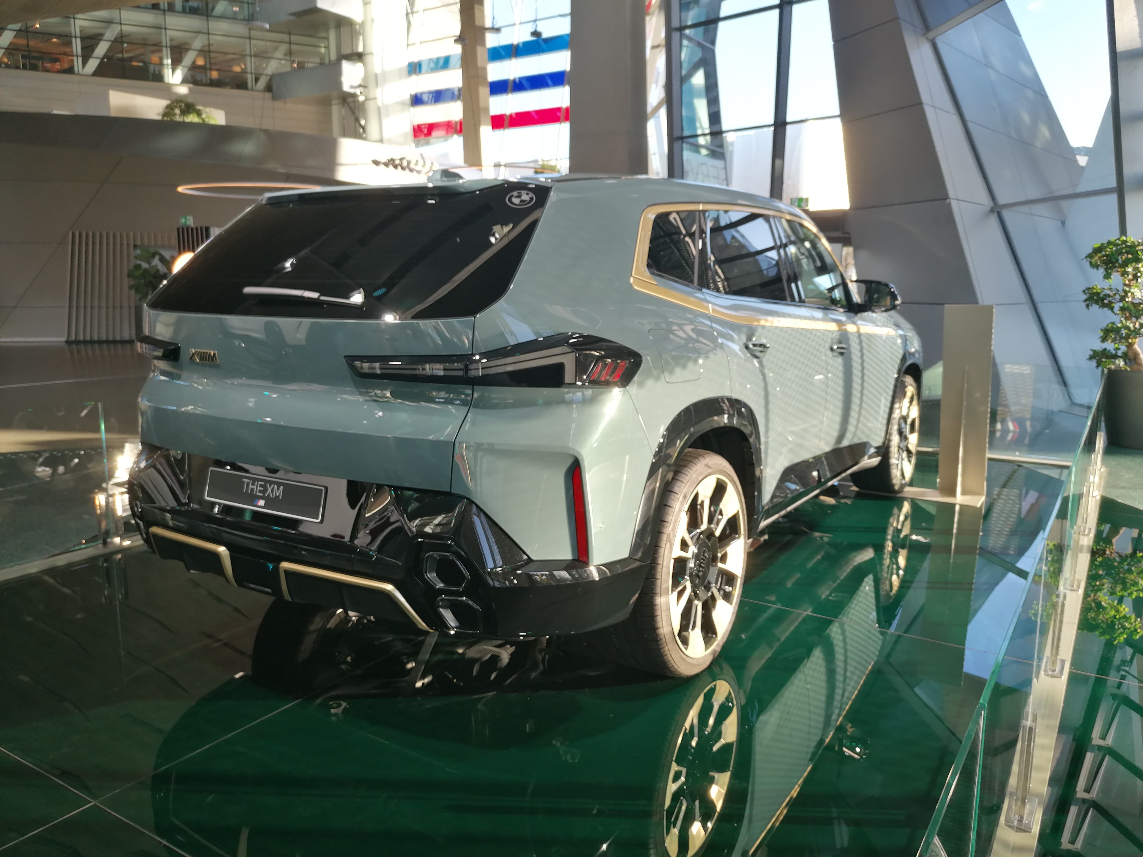 BMW XM — photo 3