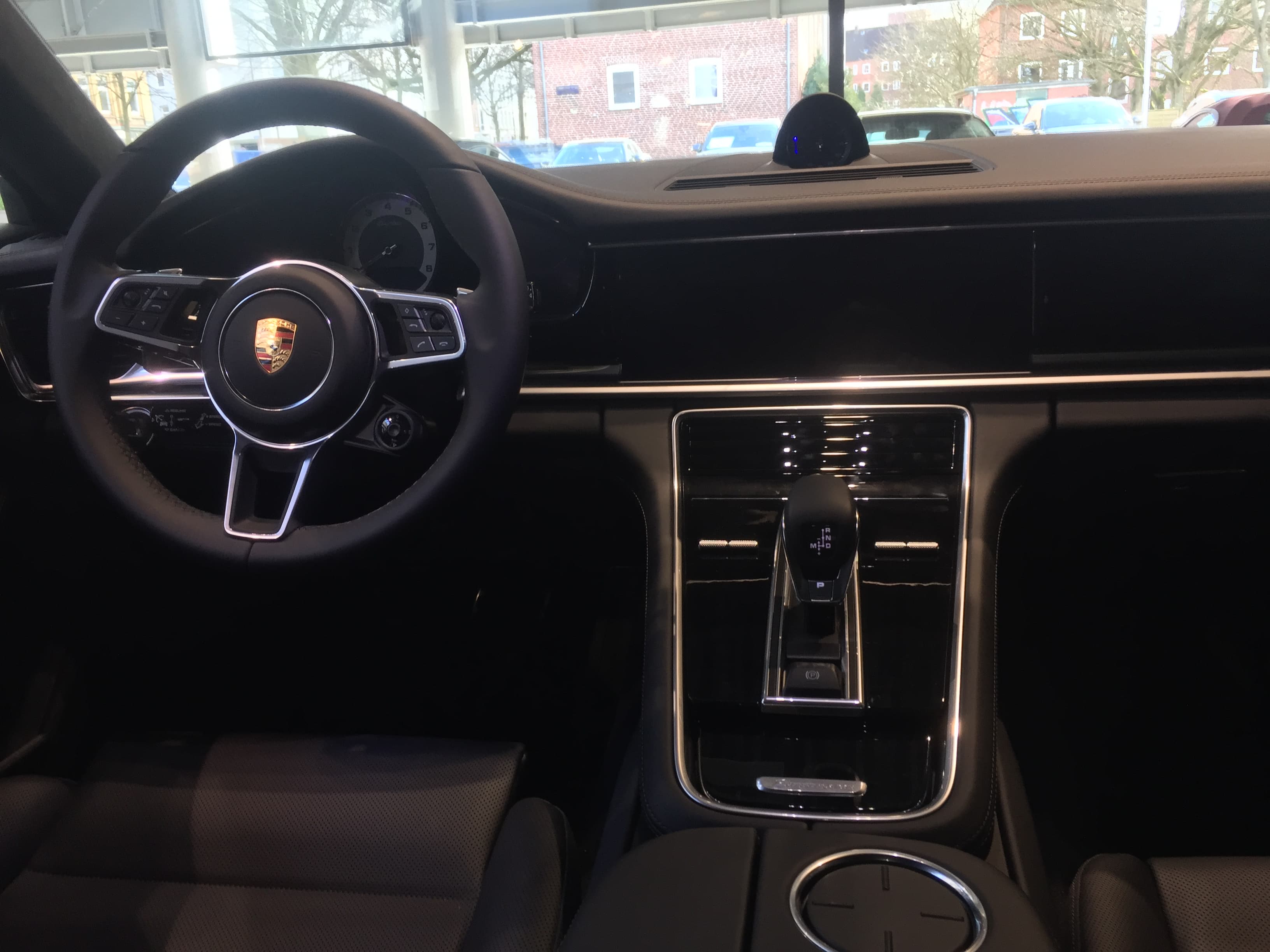 PORSCHE Panamera — photo 1