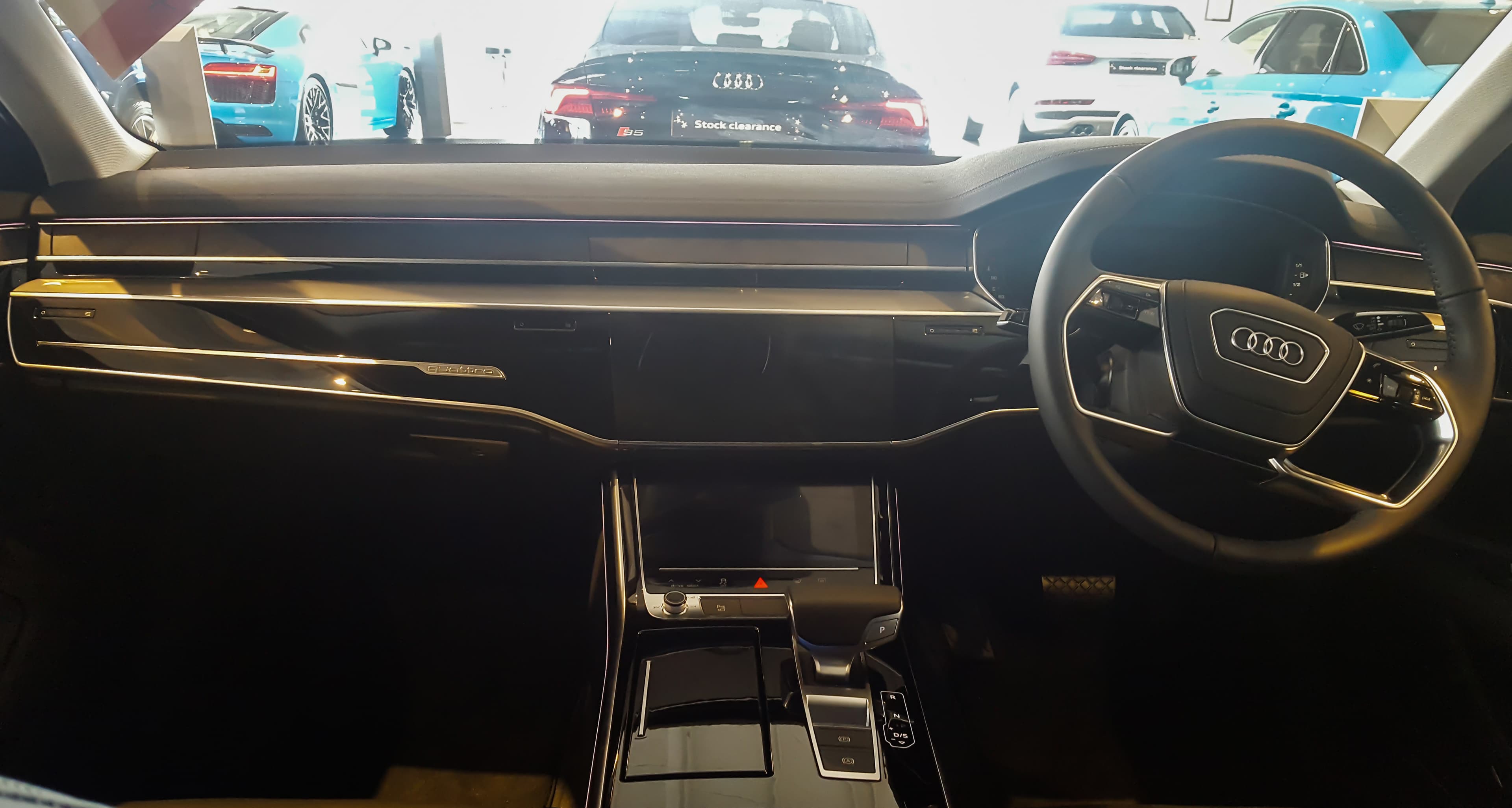 AUDI A8 — photo 1