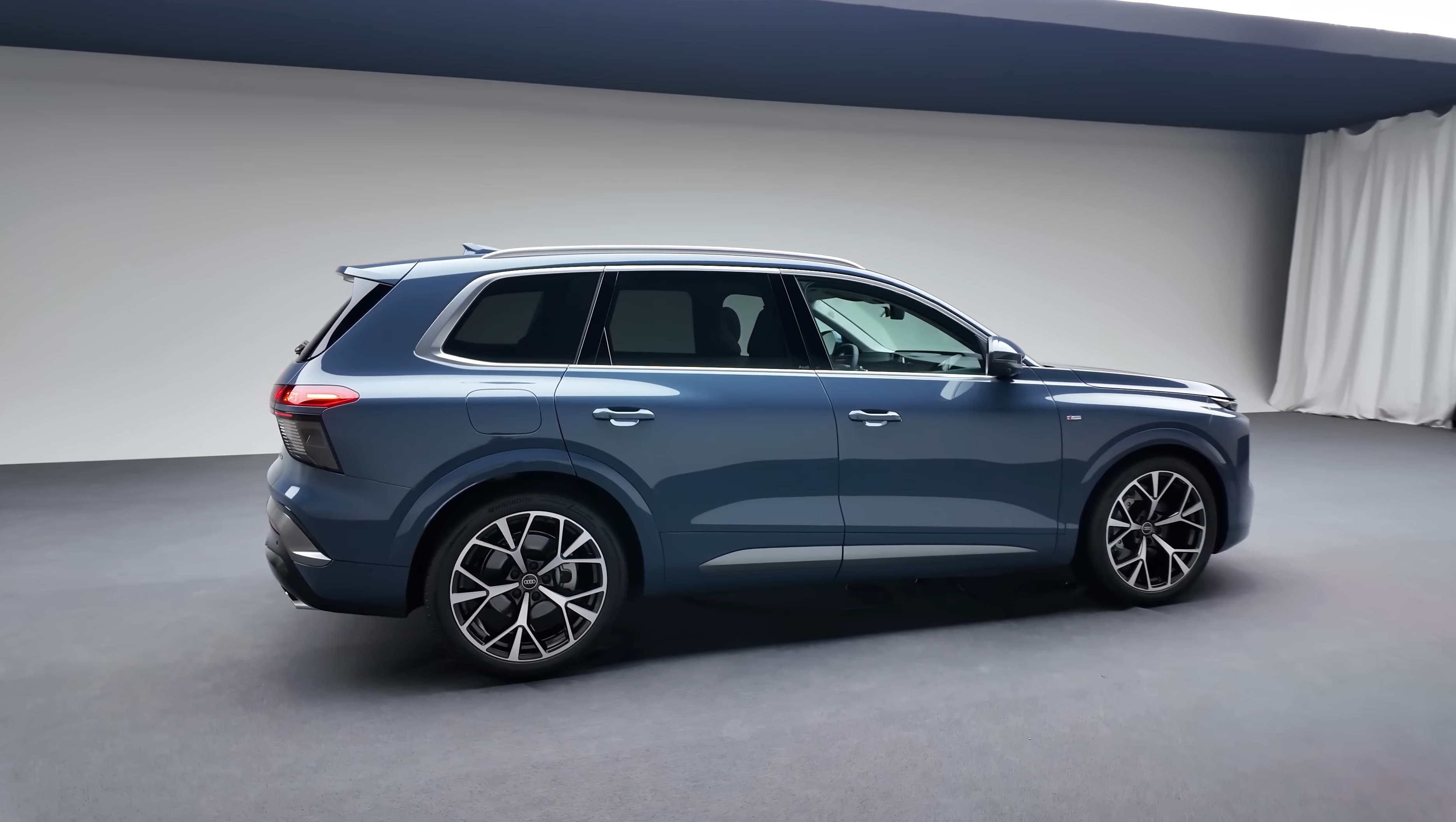 AUDI Q7 PHEV — photo 2