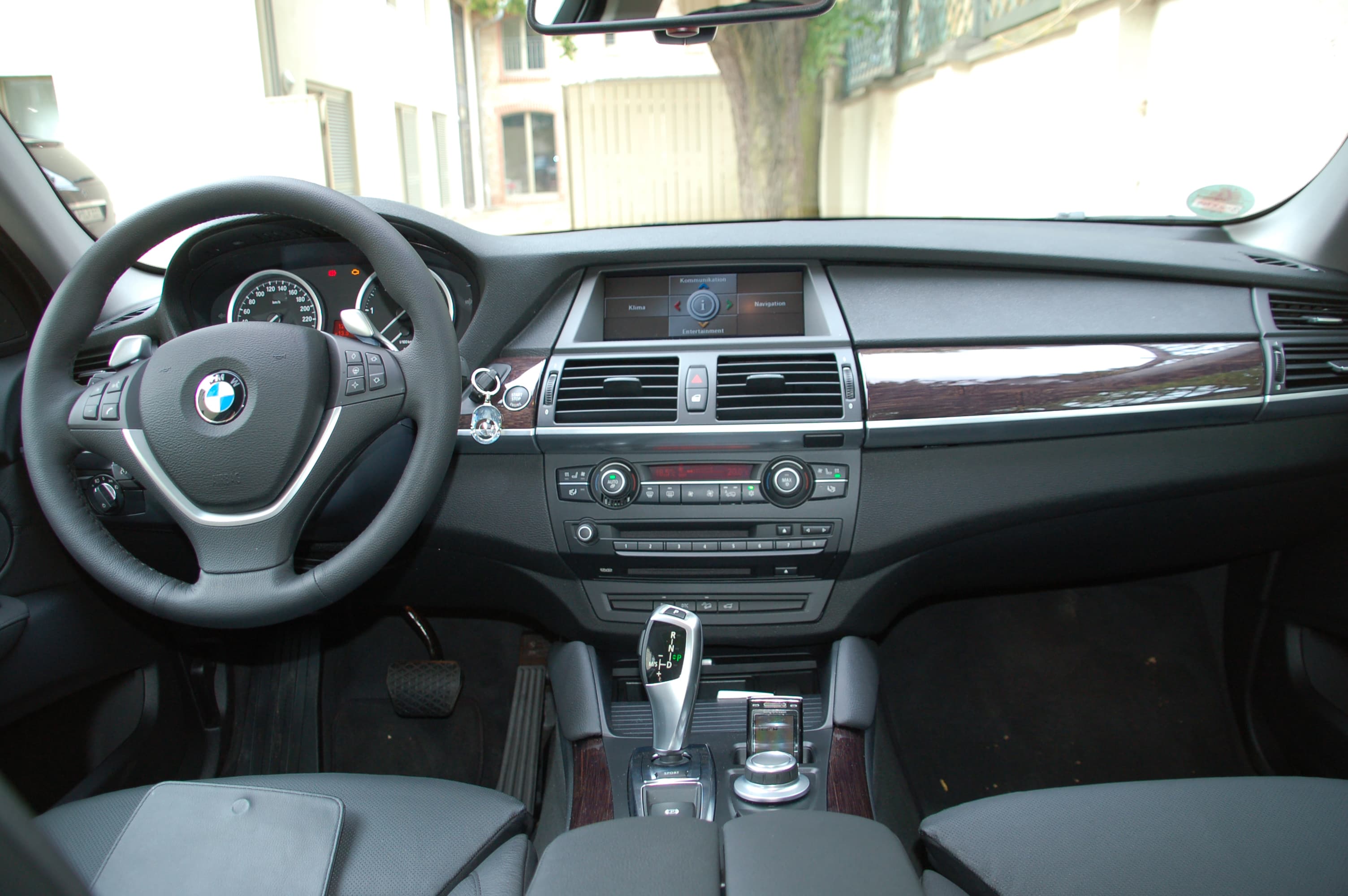 BMW X6 — photo 1
