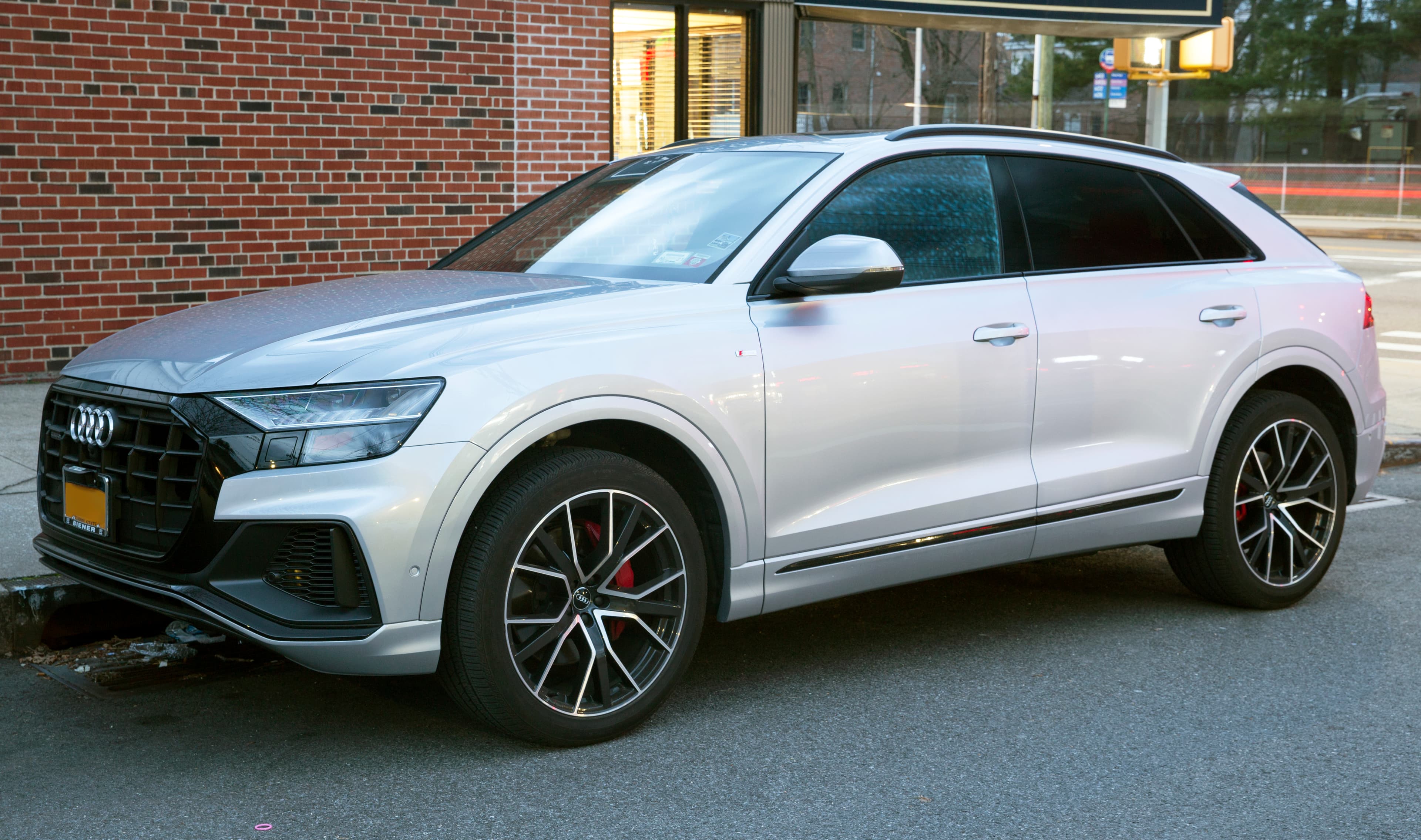 AUDI Q8