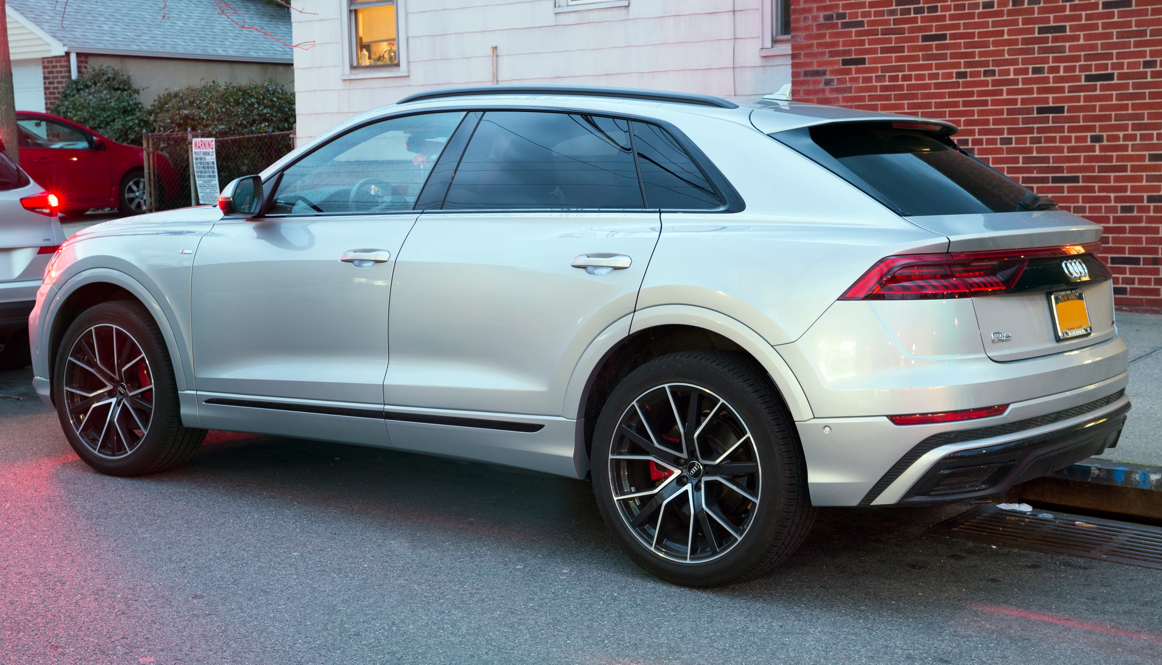 AUDI Q8 — photo 2