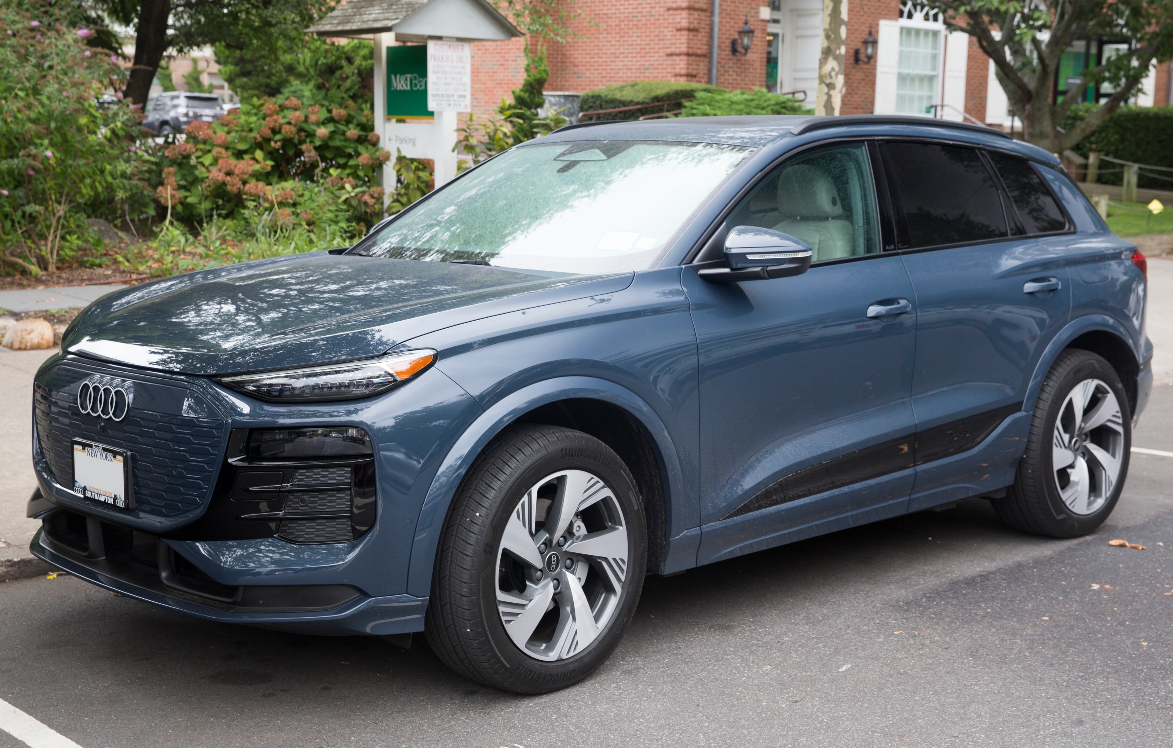 AUDI Q6 e-tron