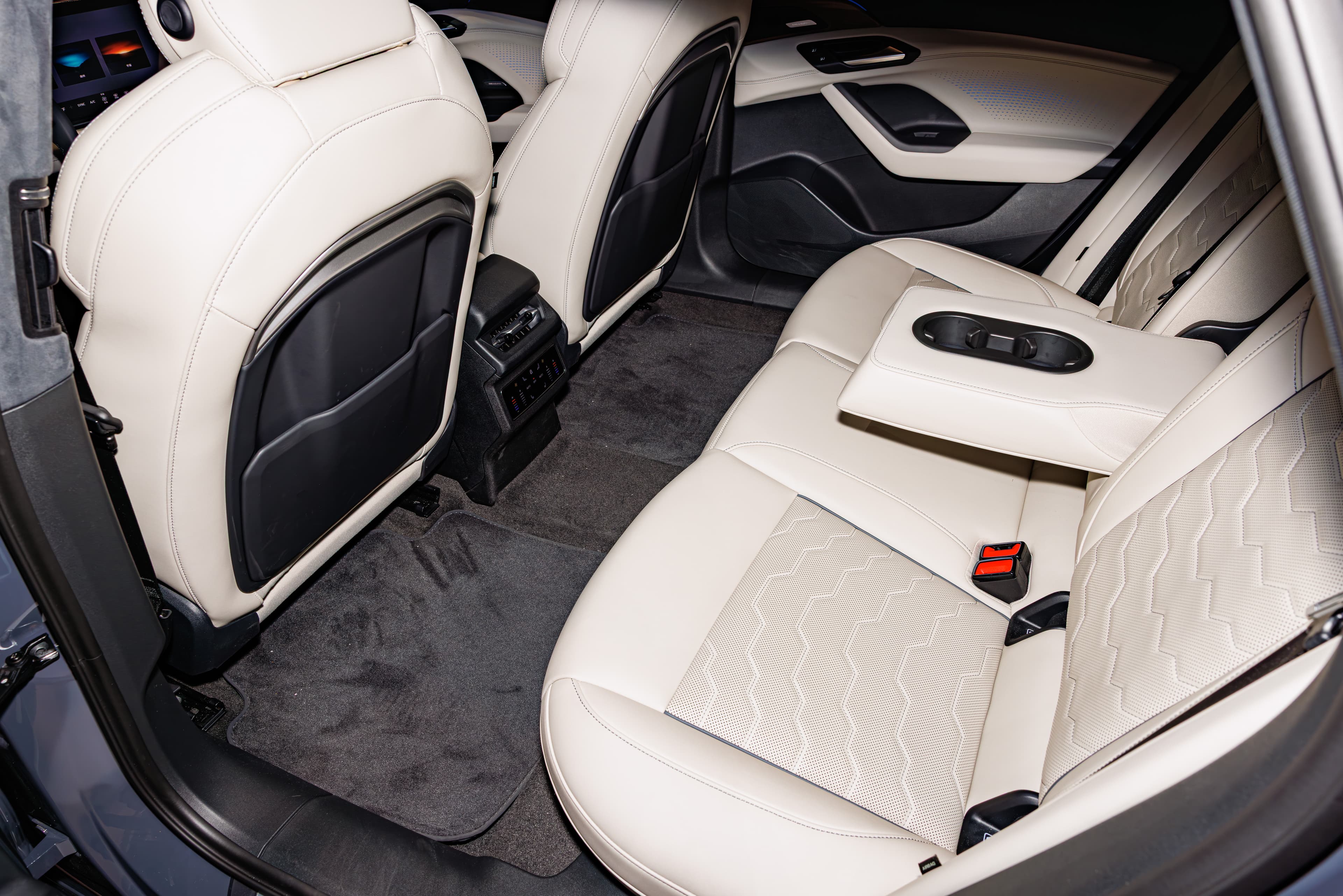 AUDI A6 e-tron — photo 1