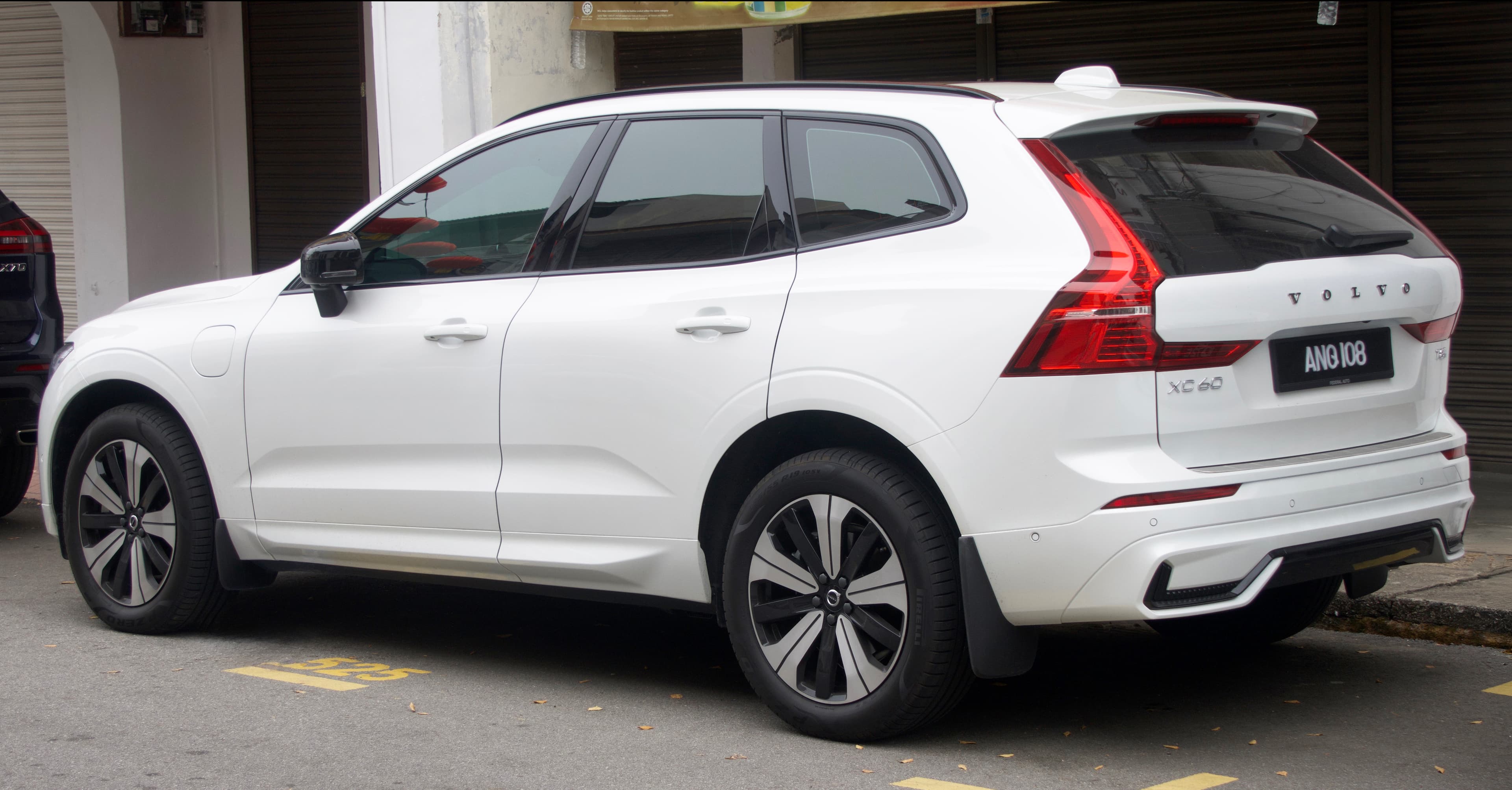 VOLVO XC60 PHEV — photo 1