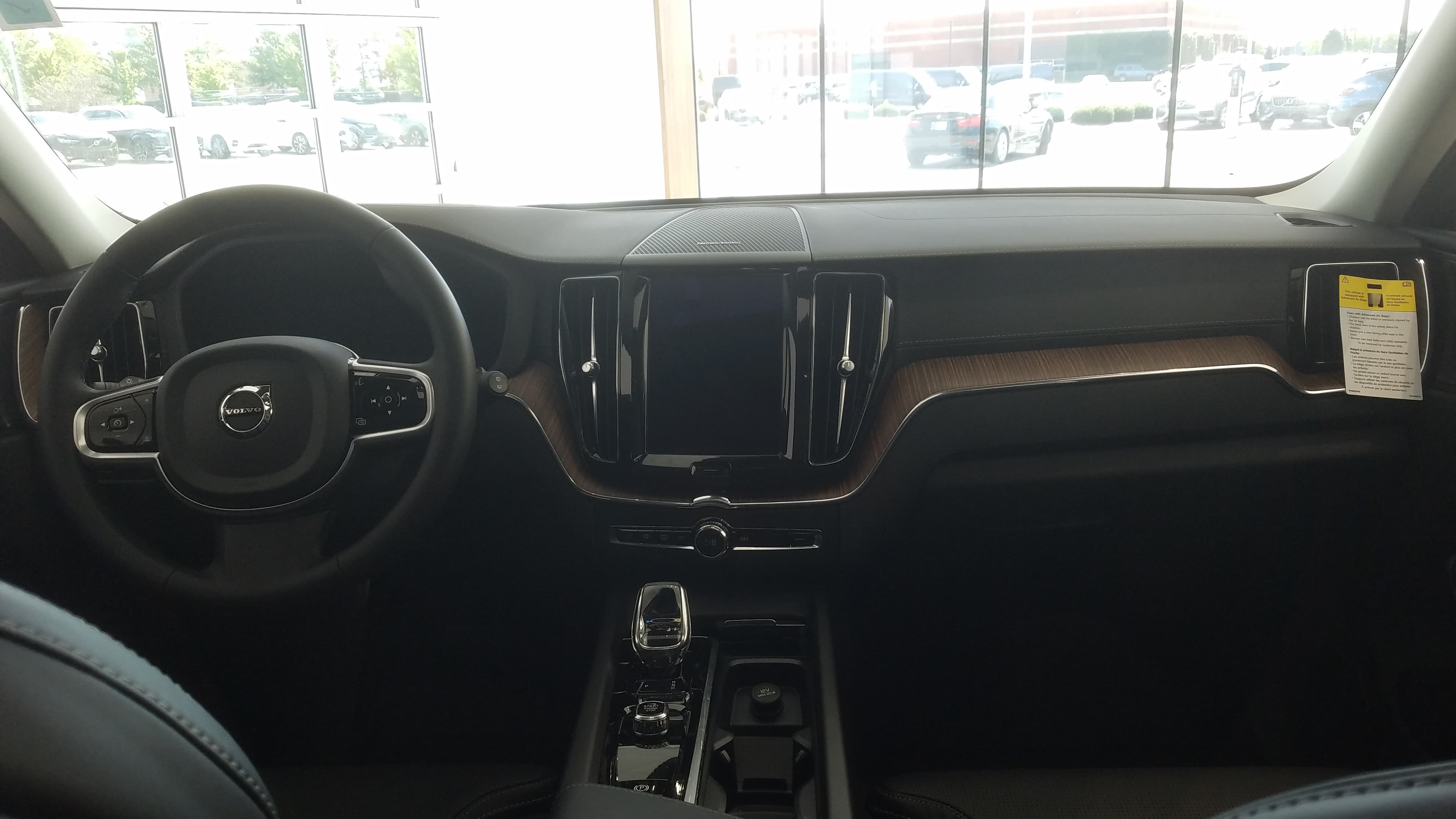VOLVO XC60 PHEV — photo 1