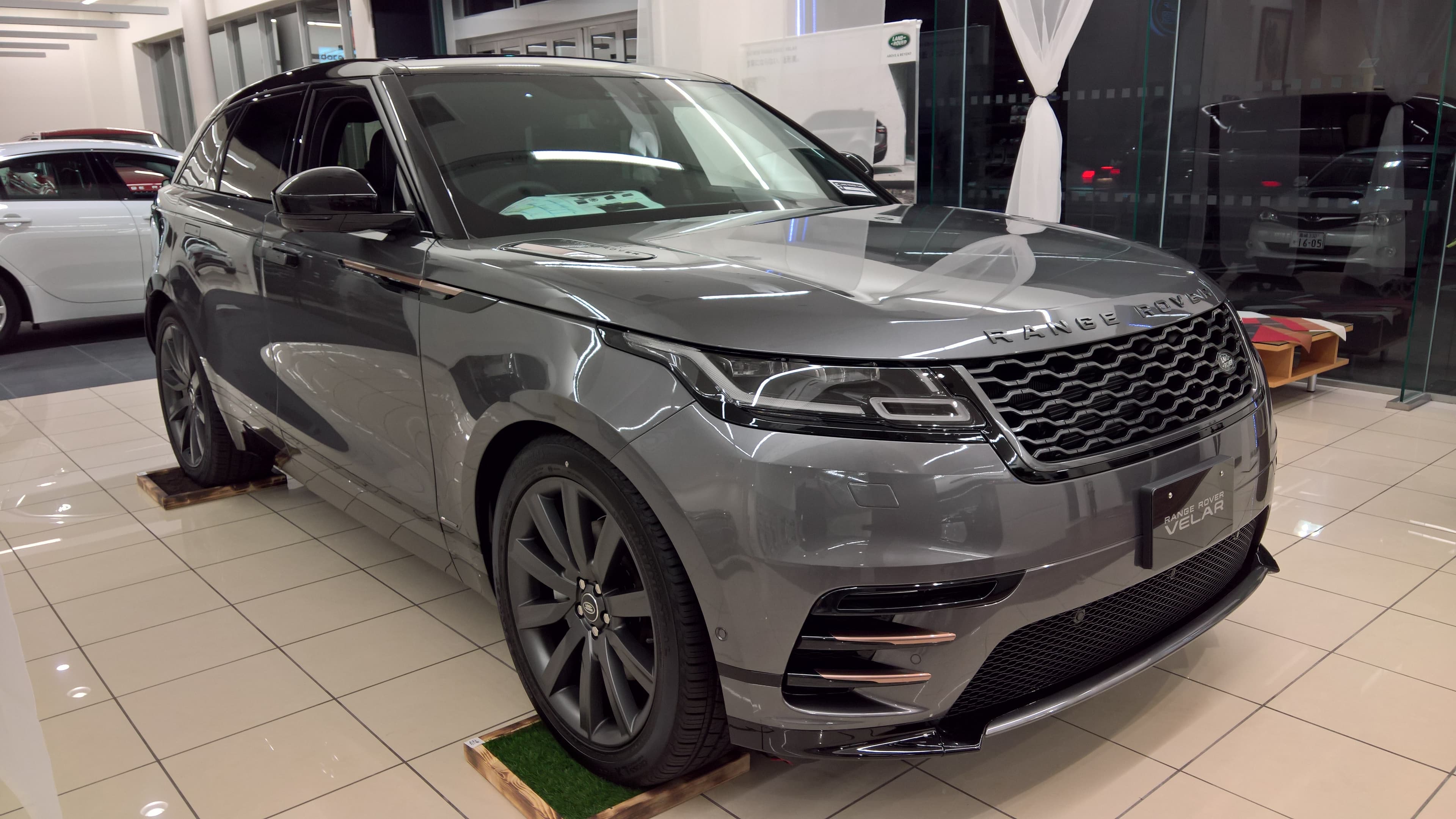 LAND ROVER Range Rover Velar — photo 1