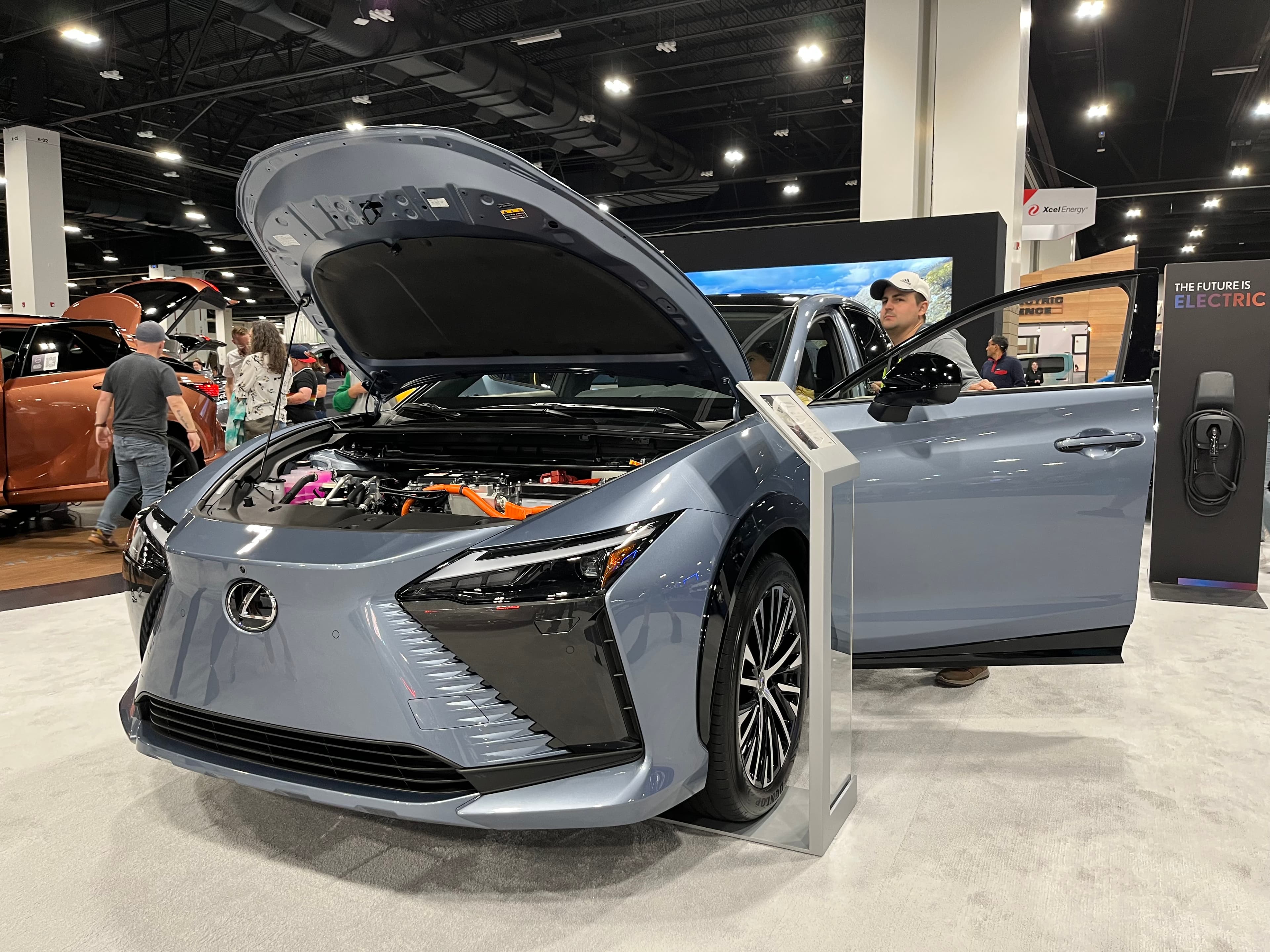LEXUS RZ — photo 1