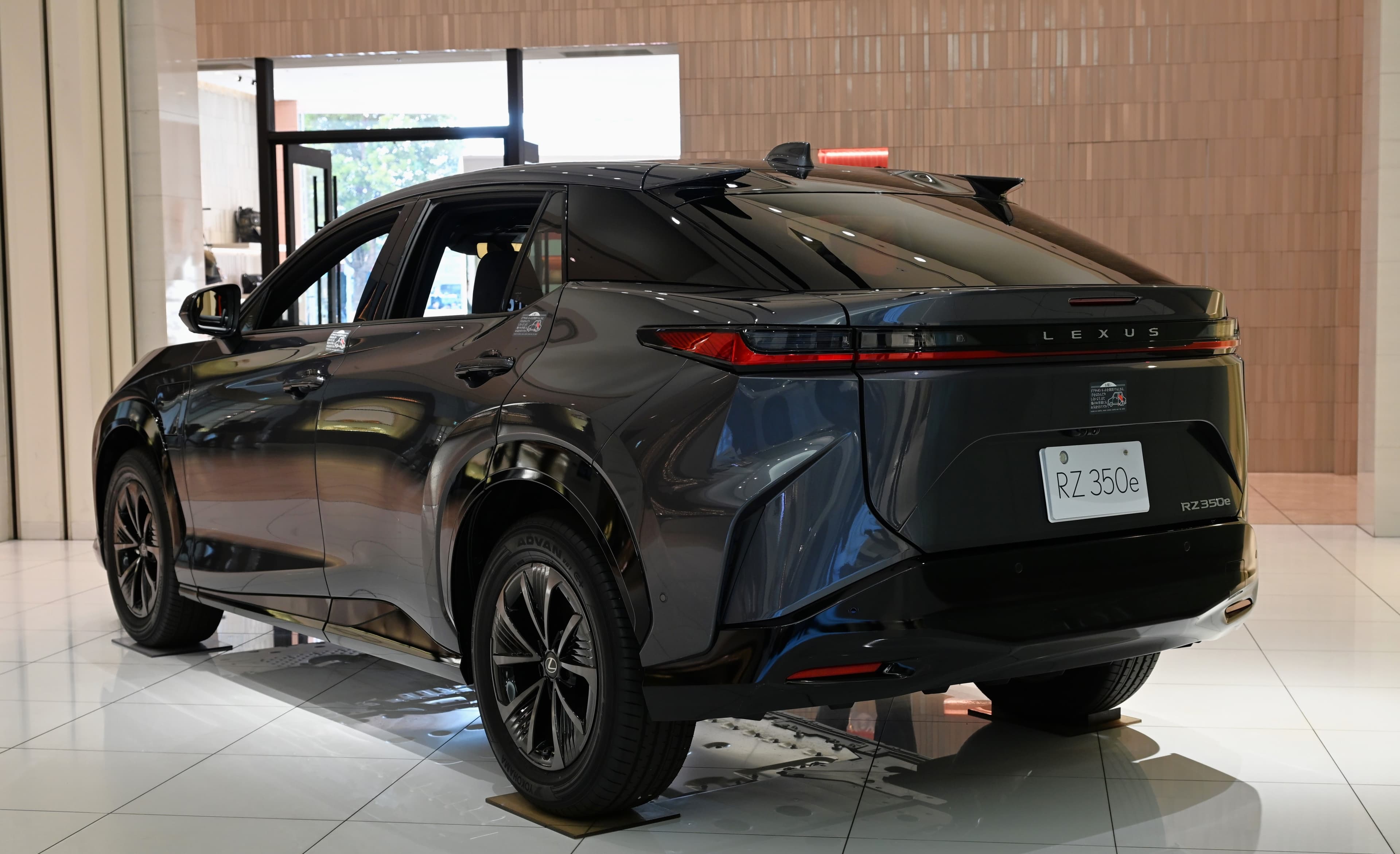LEXUS RZ — photo 3