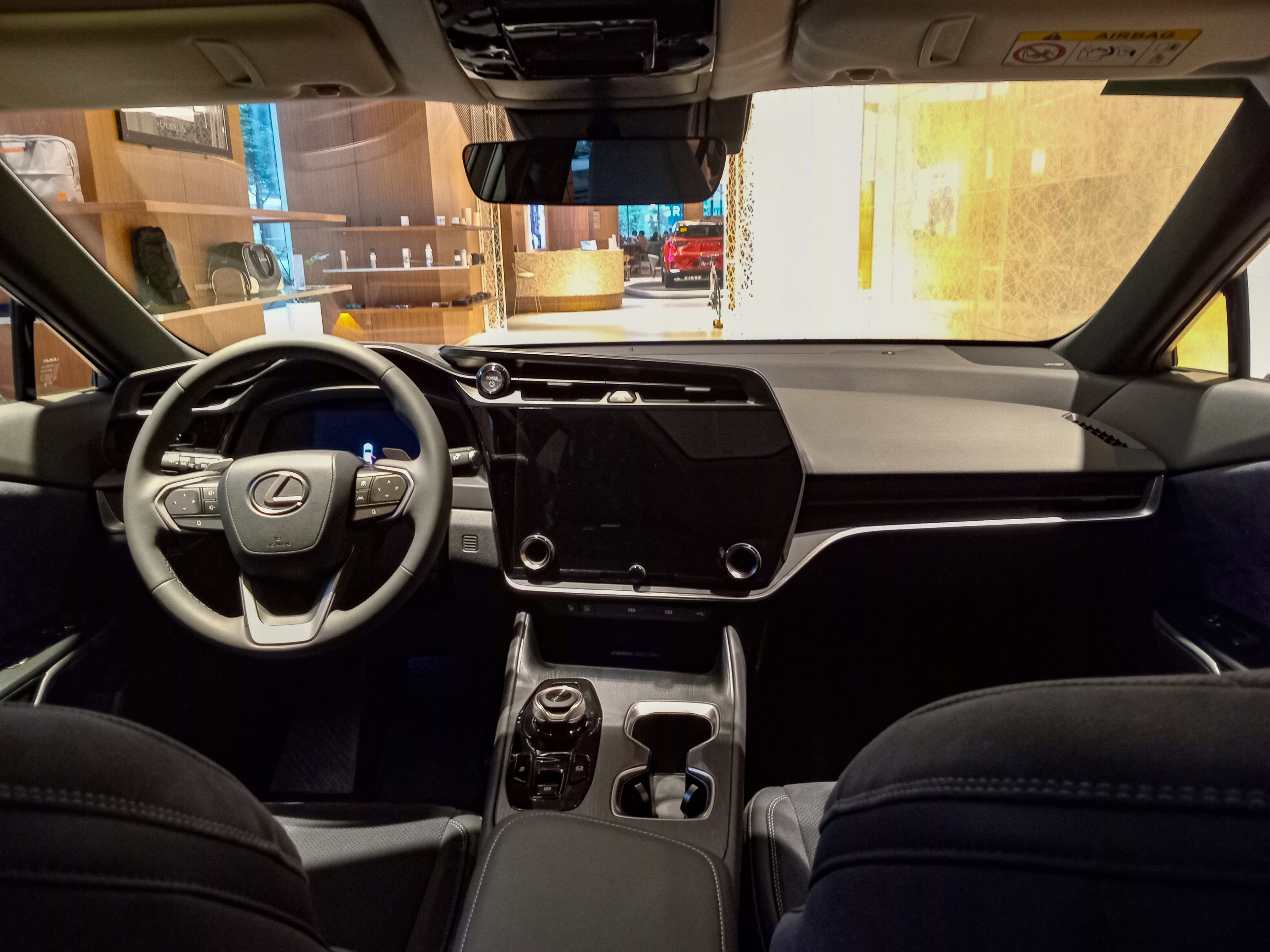 LEXUS RZ — photo 1