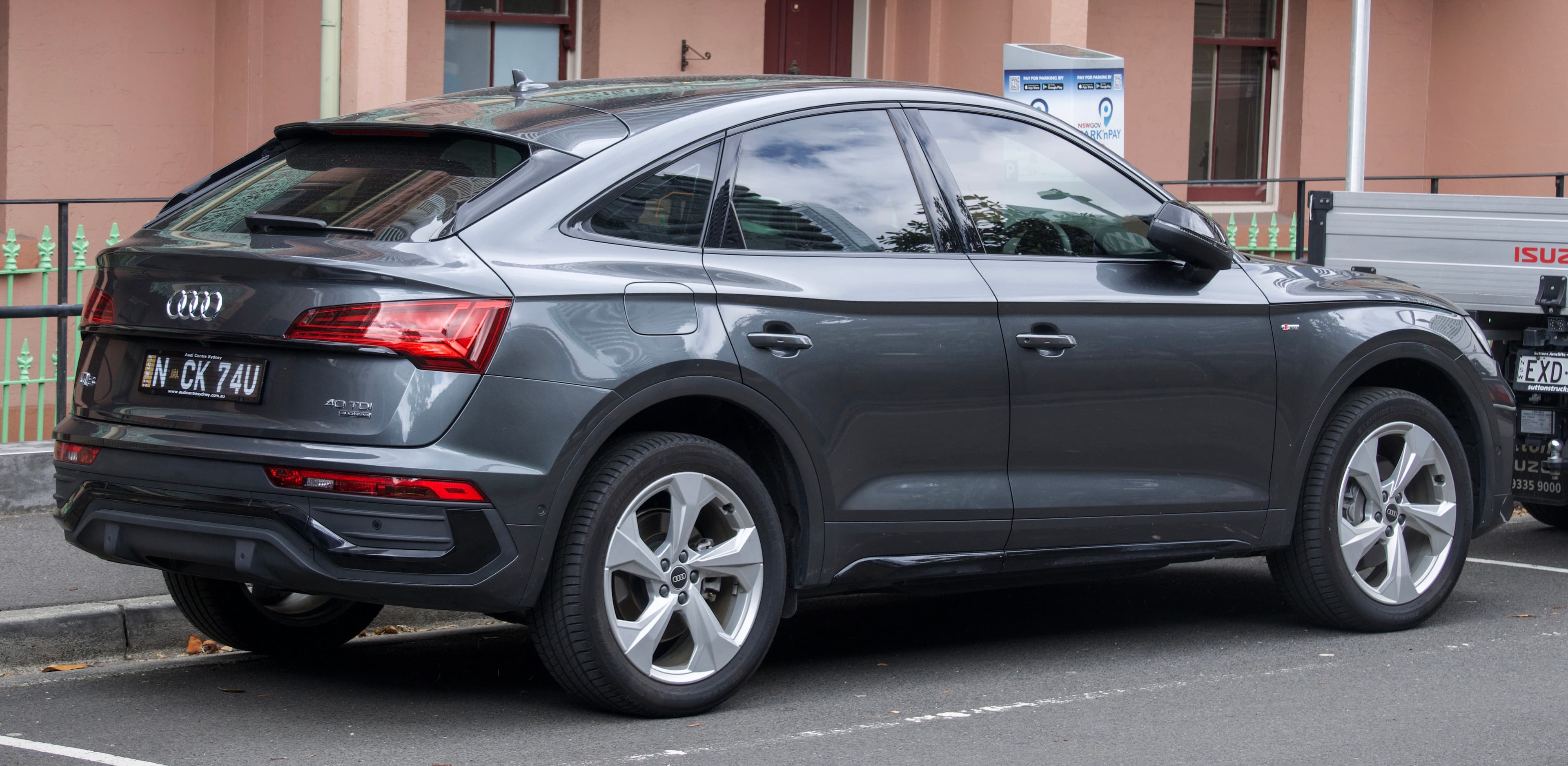 AUDI Q5 Sportback — photo 1