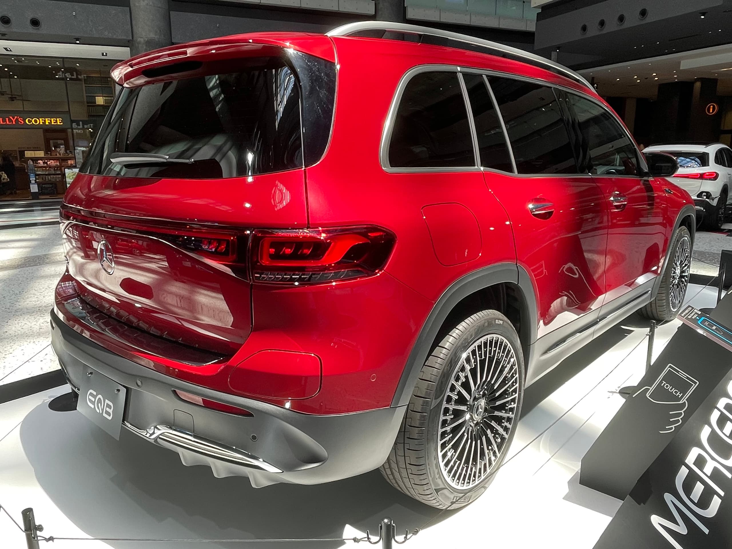 MERCEDES EQB — photo 2