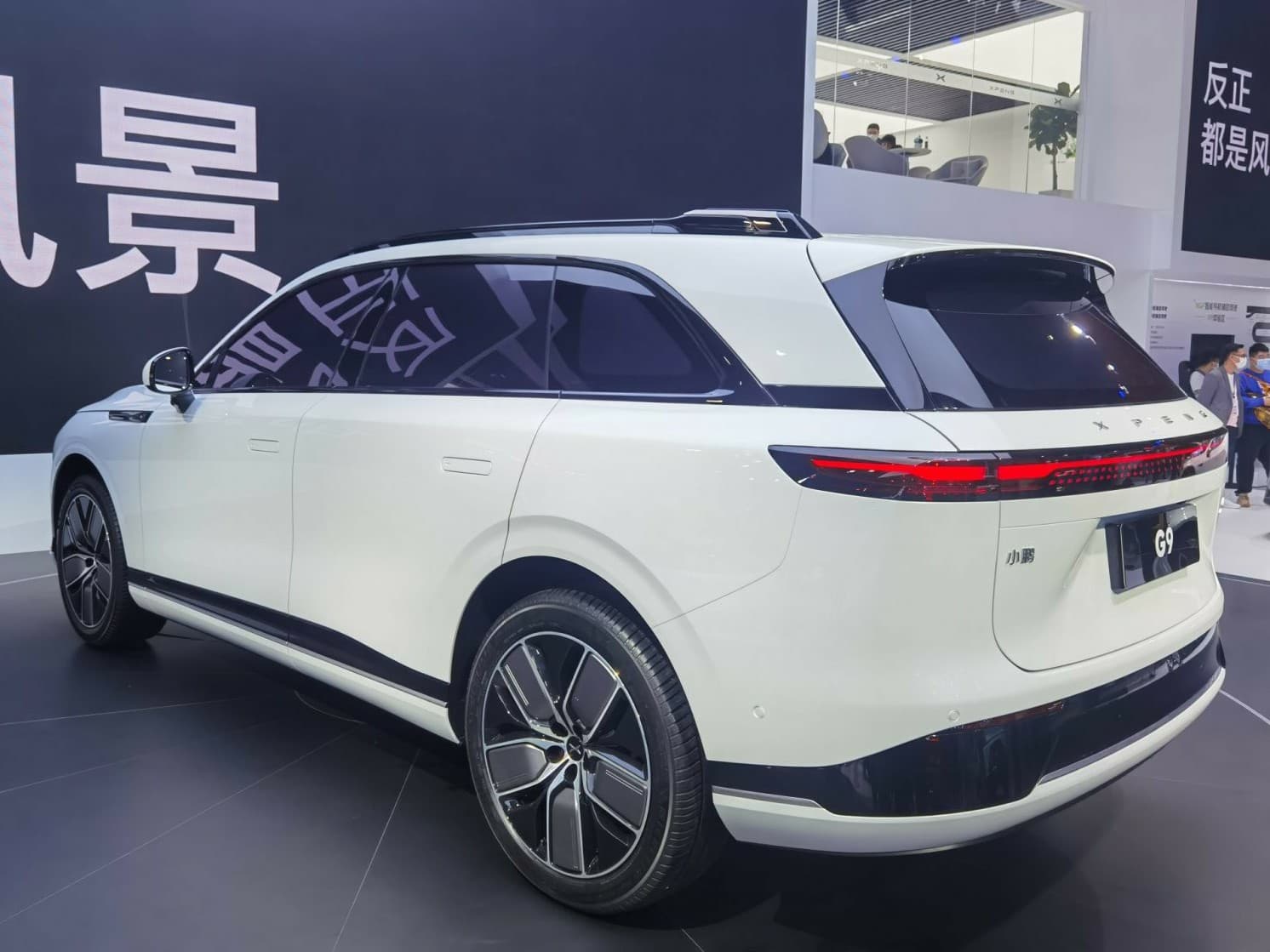 XPENG G9 — photo 3