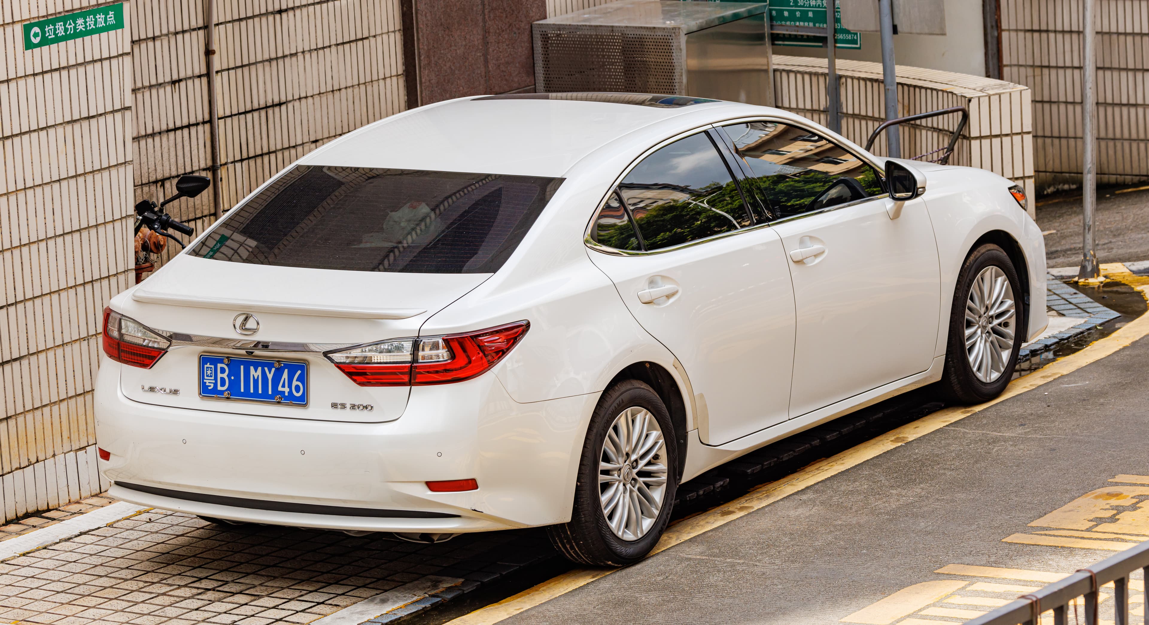 LEXUS ES