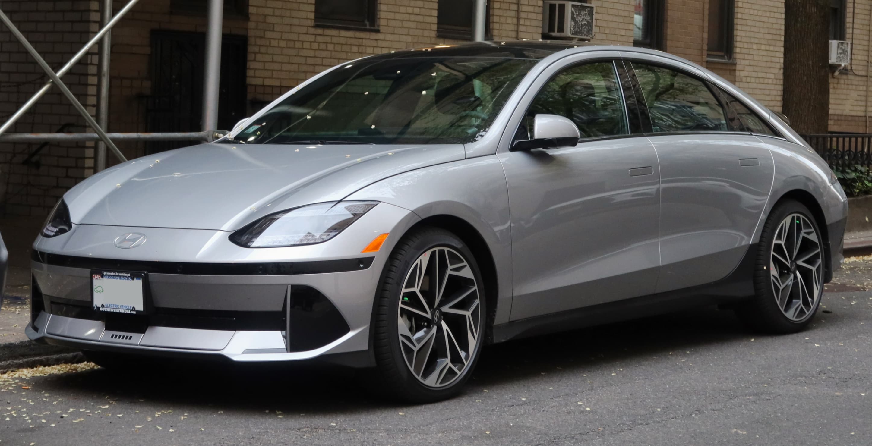 HYUNDAI IONIQ 6 — photo 1