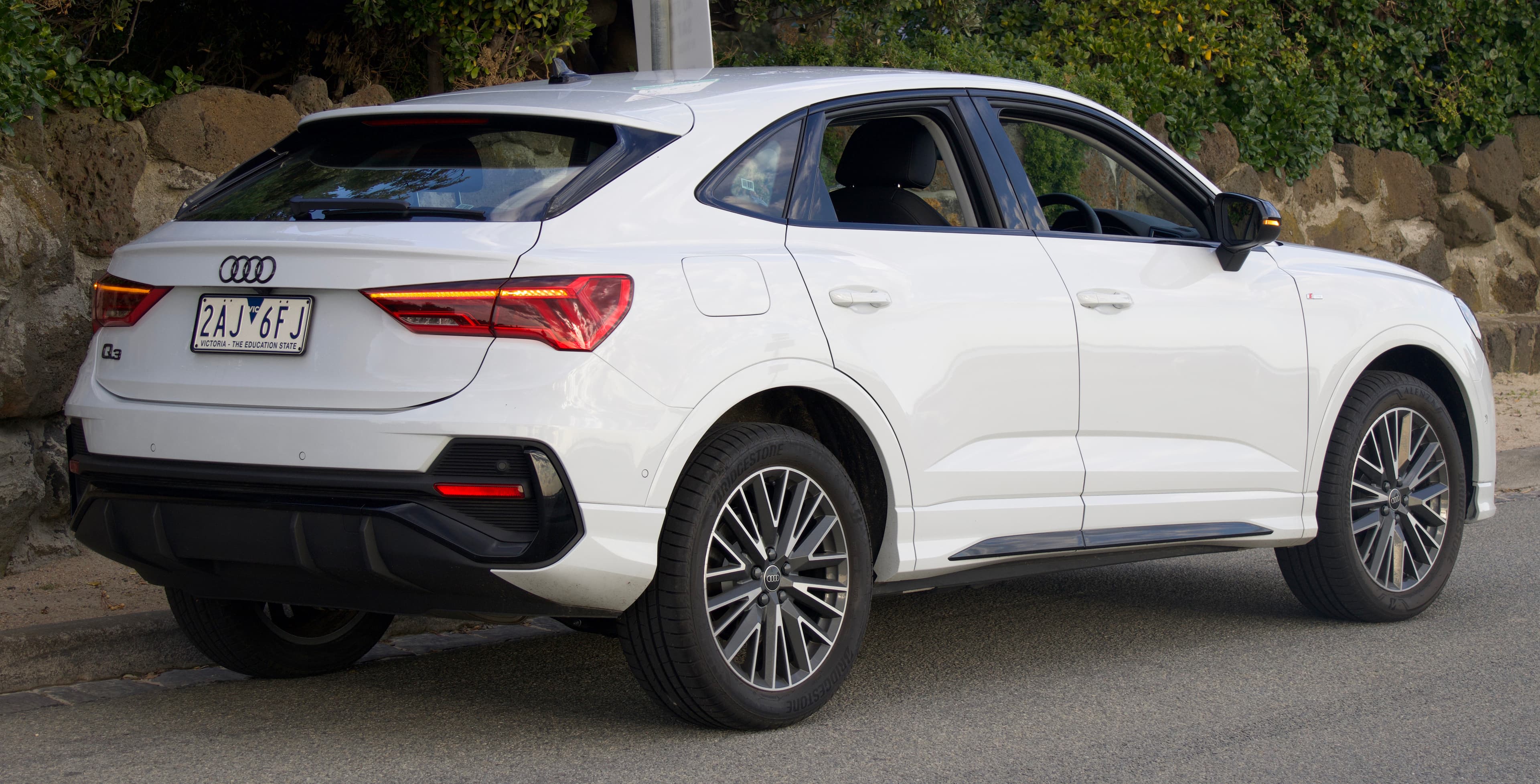 AUDI Q3 Sportback — photo 2