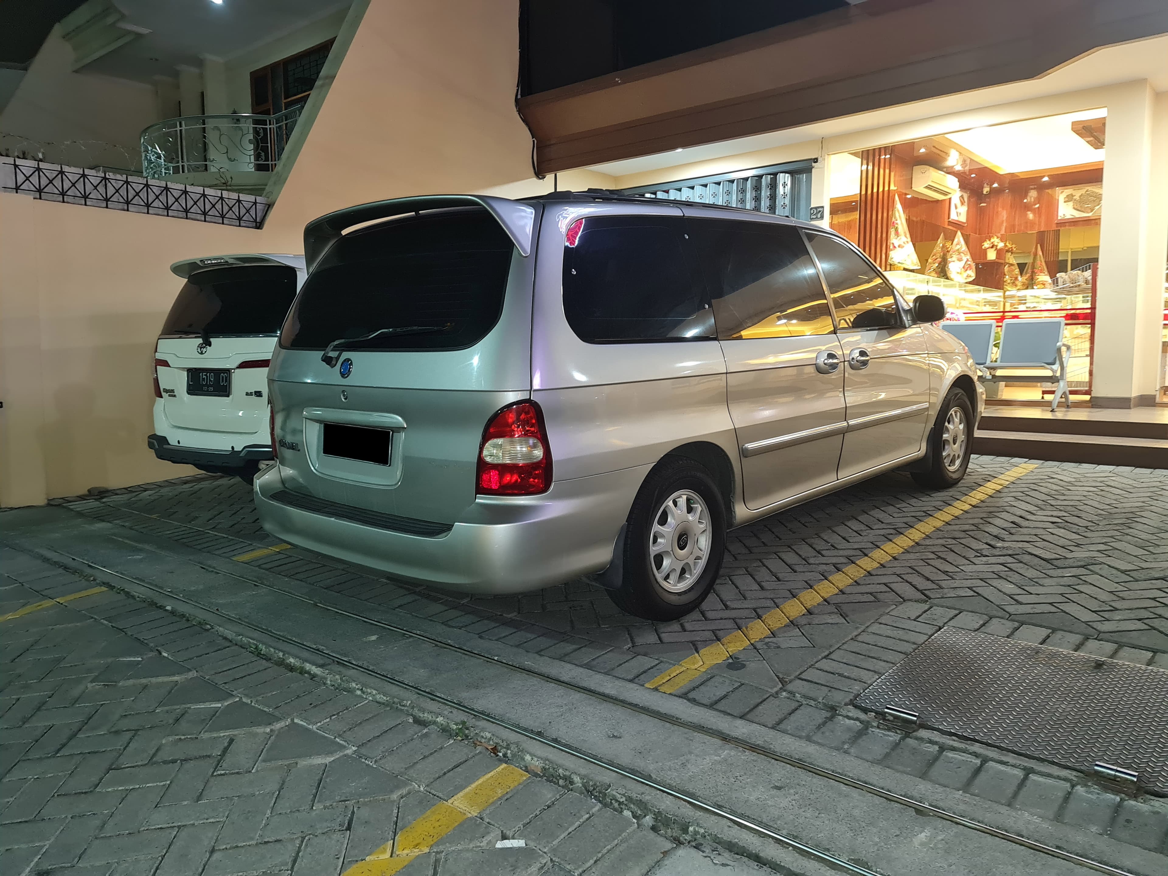 KIA Carnival — photo 1