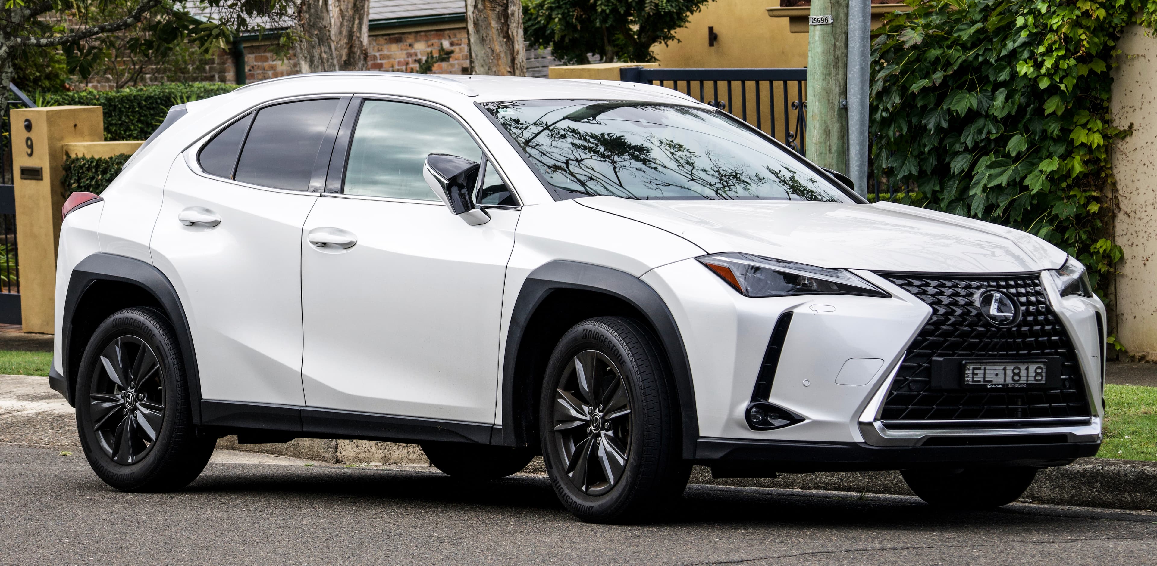 LEXUS UX — photo 1
