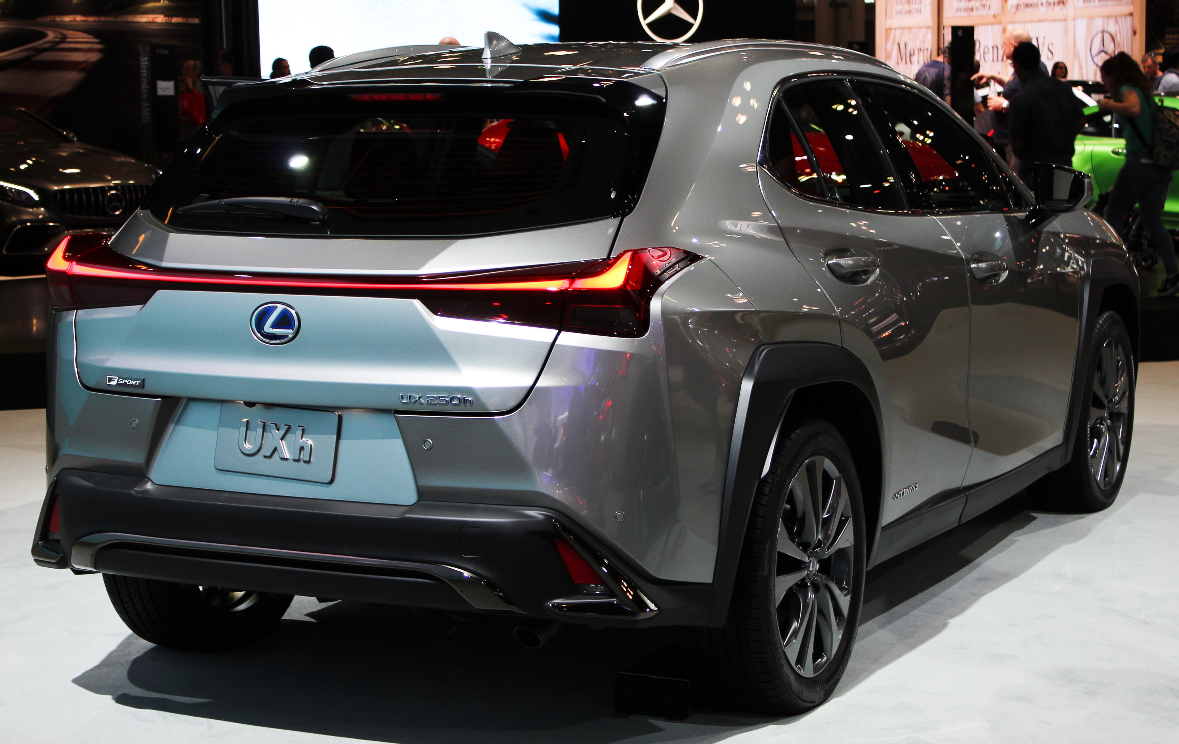LEXUS UX — photo 4