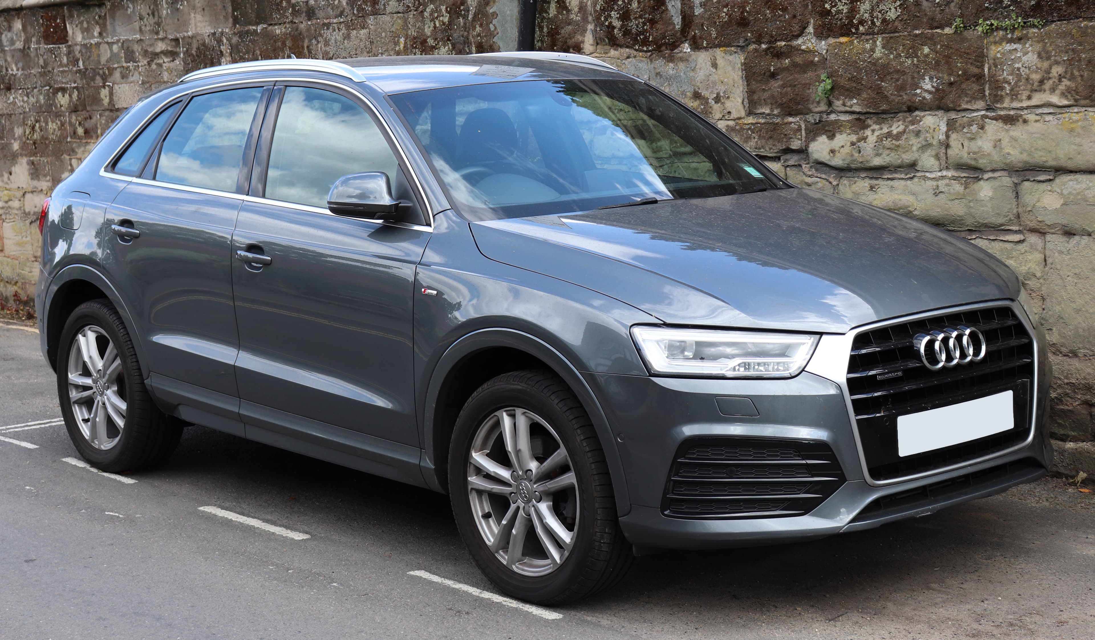 AUDI Q3