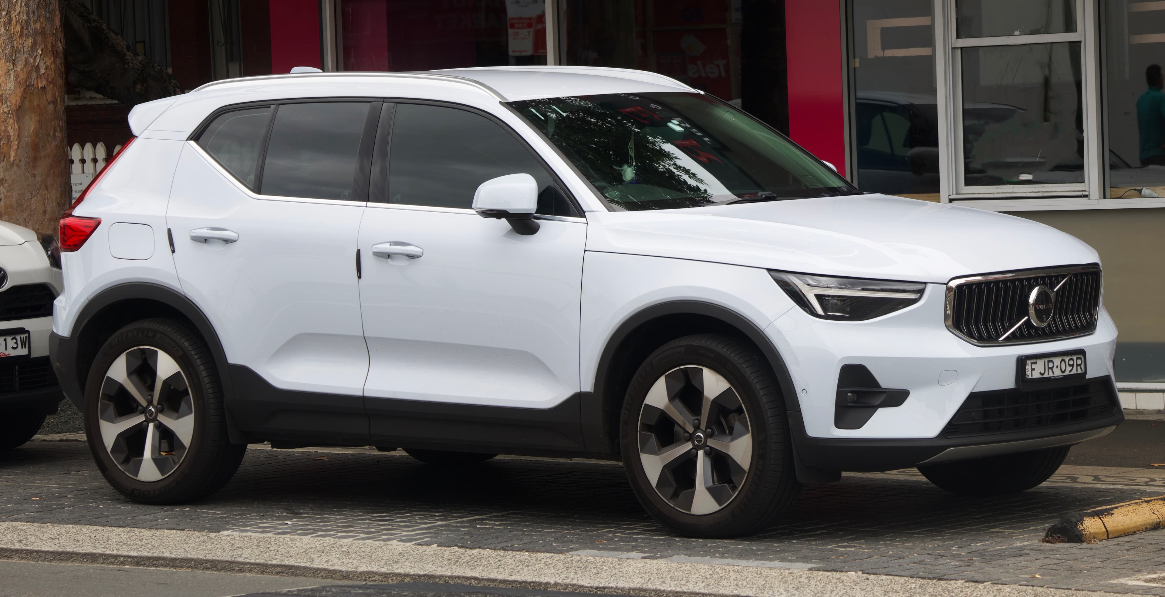 VOLVO XC40 — photo 1