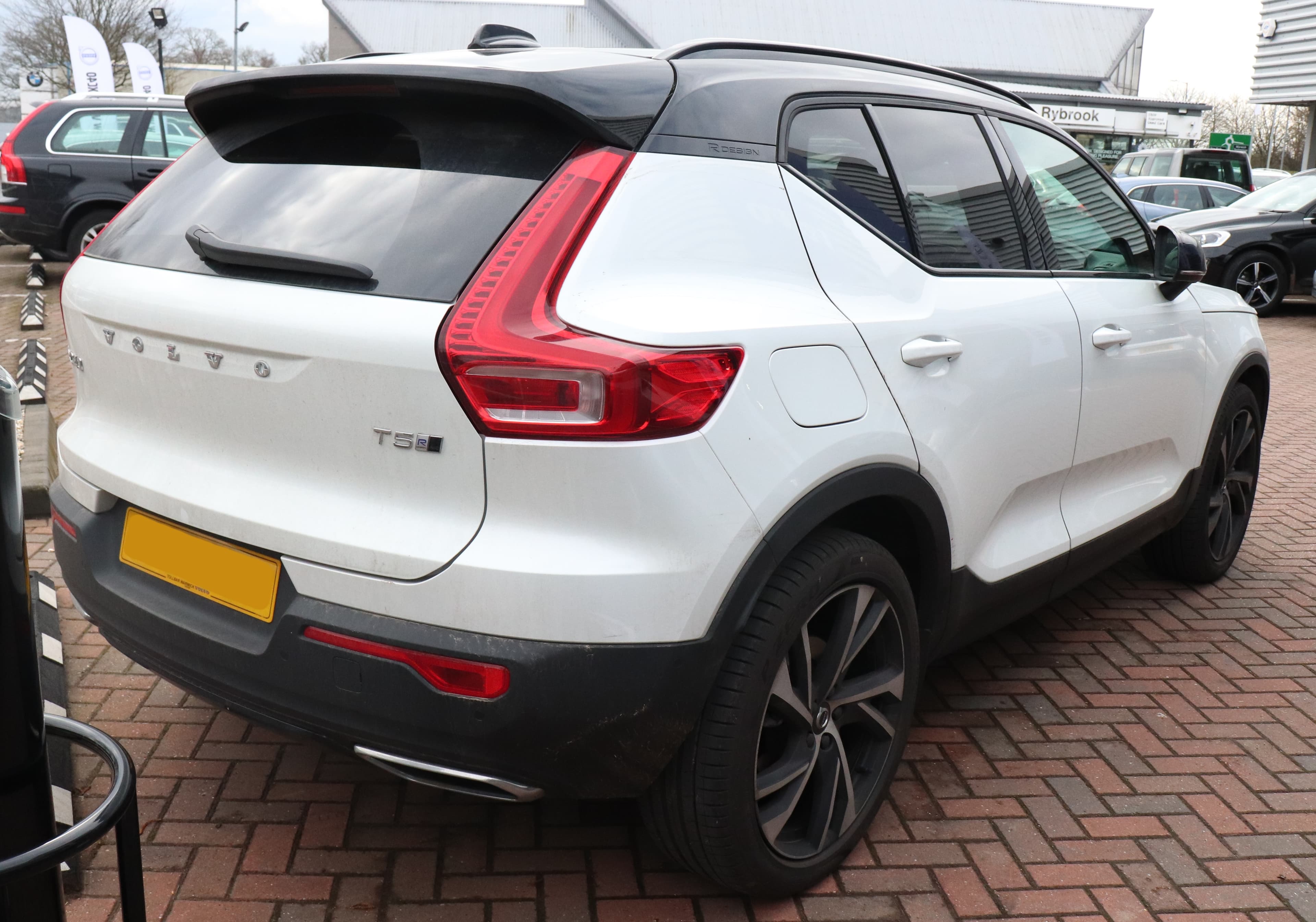 VOLVO XC40 — photo 3