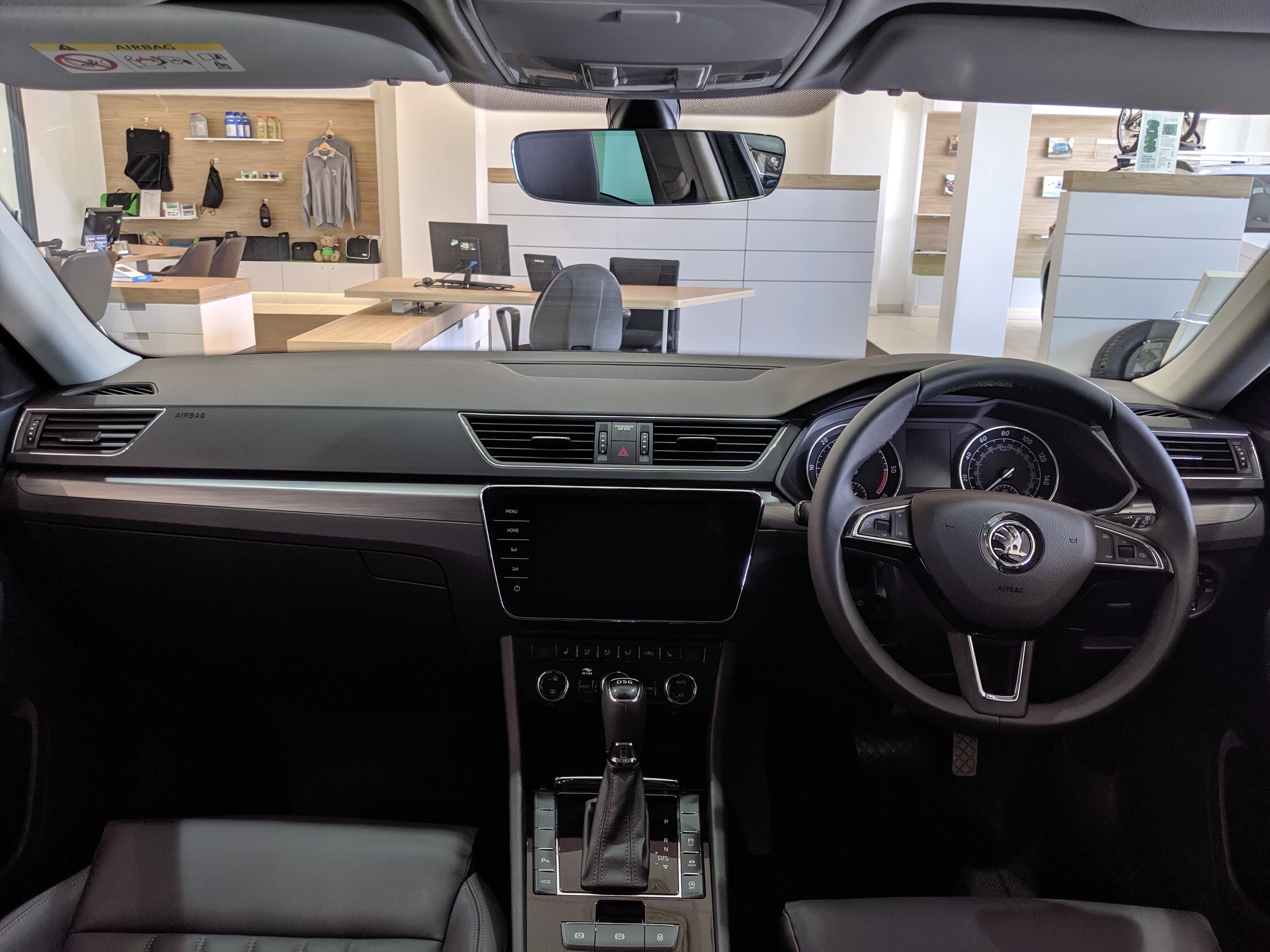 ŠKODA Superb — photo 1