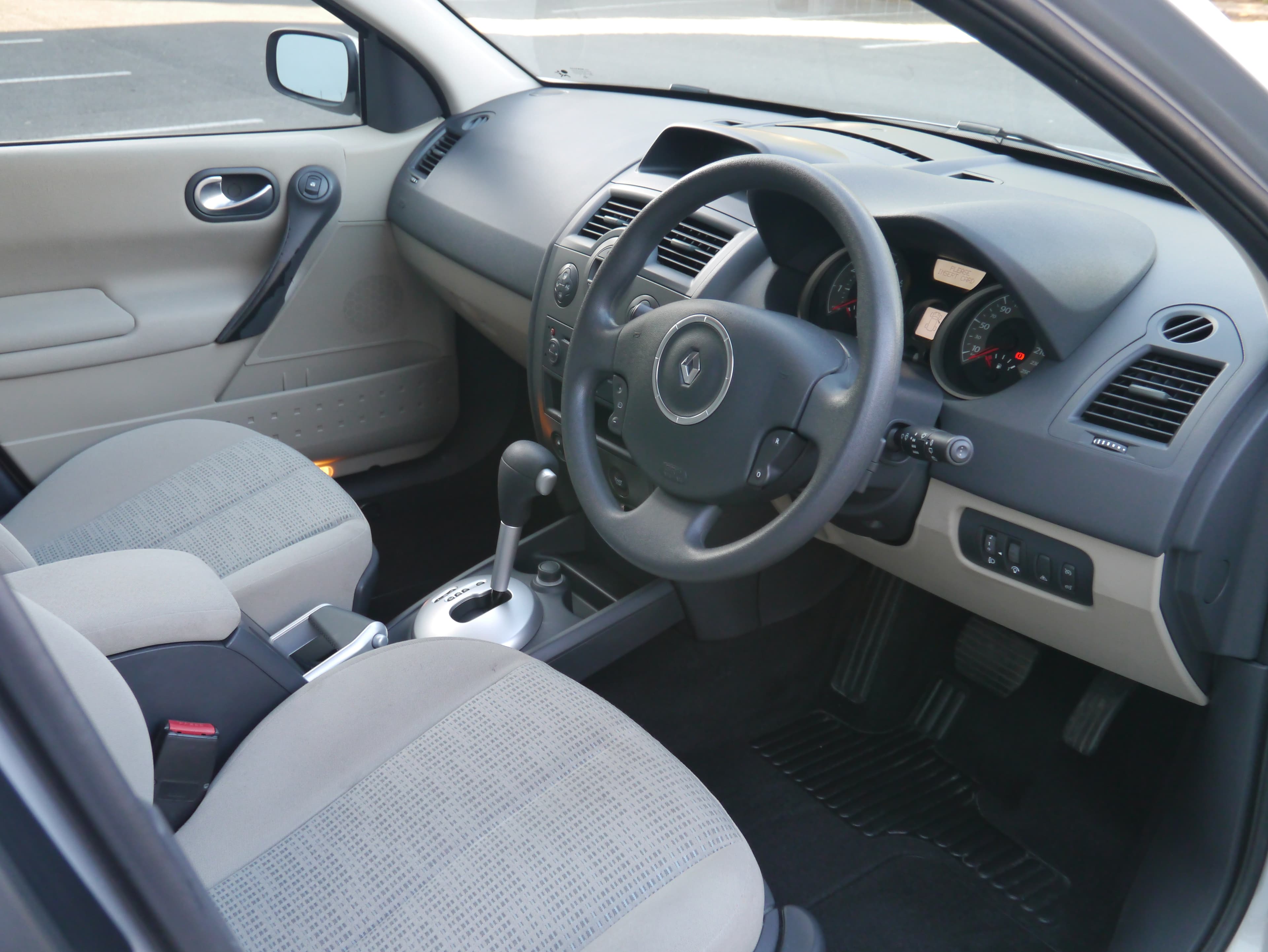 RENAULT Mégane E-Tech — photo 1