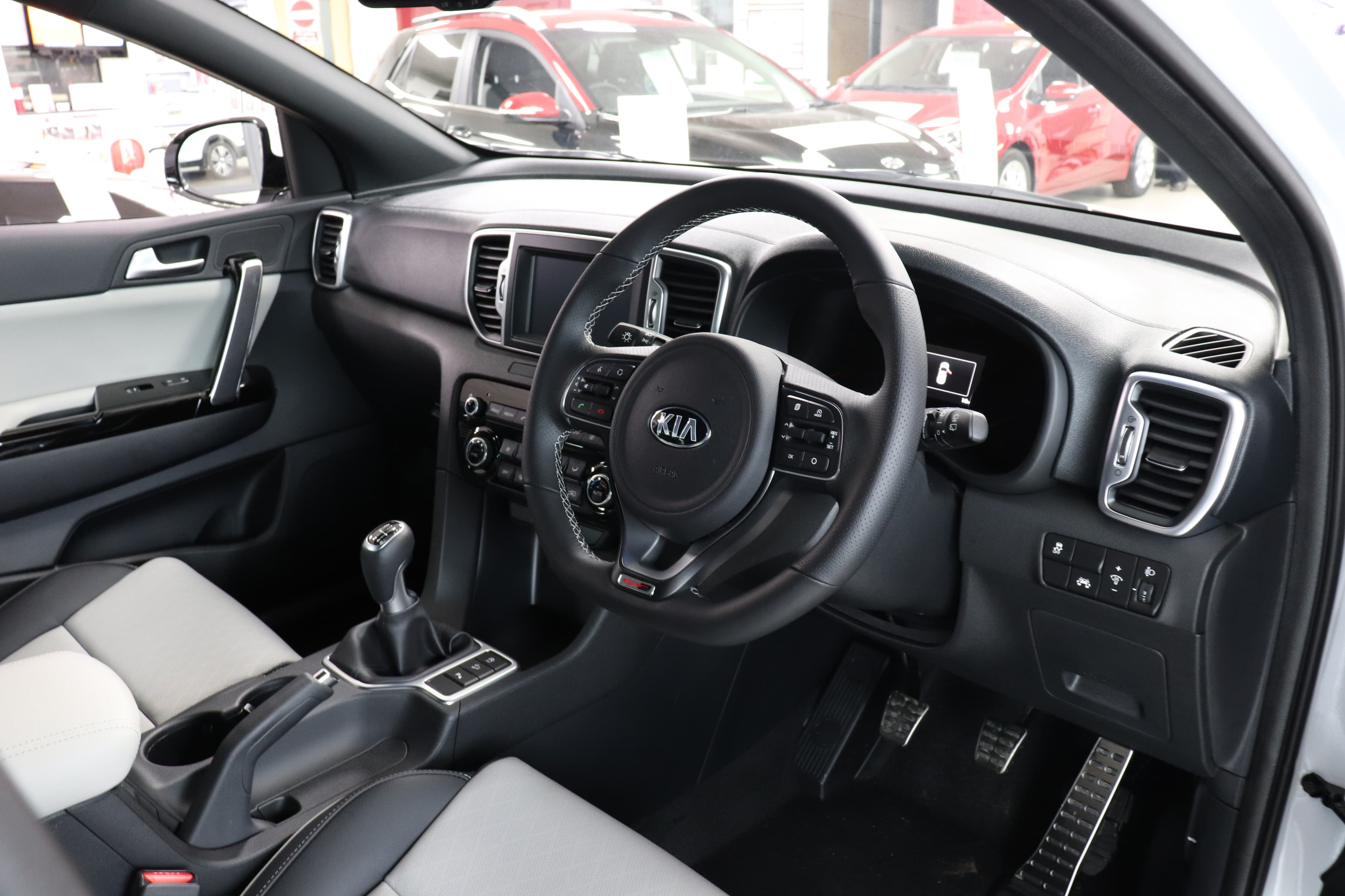 KIA Sportage HEV — photo 1
