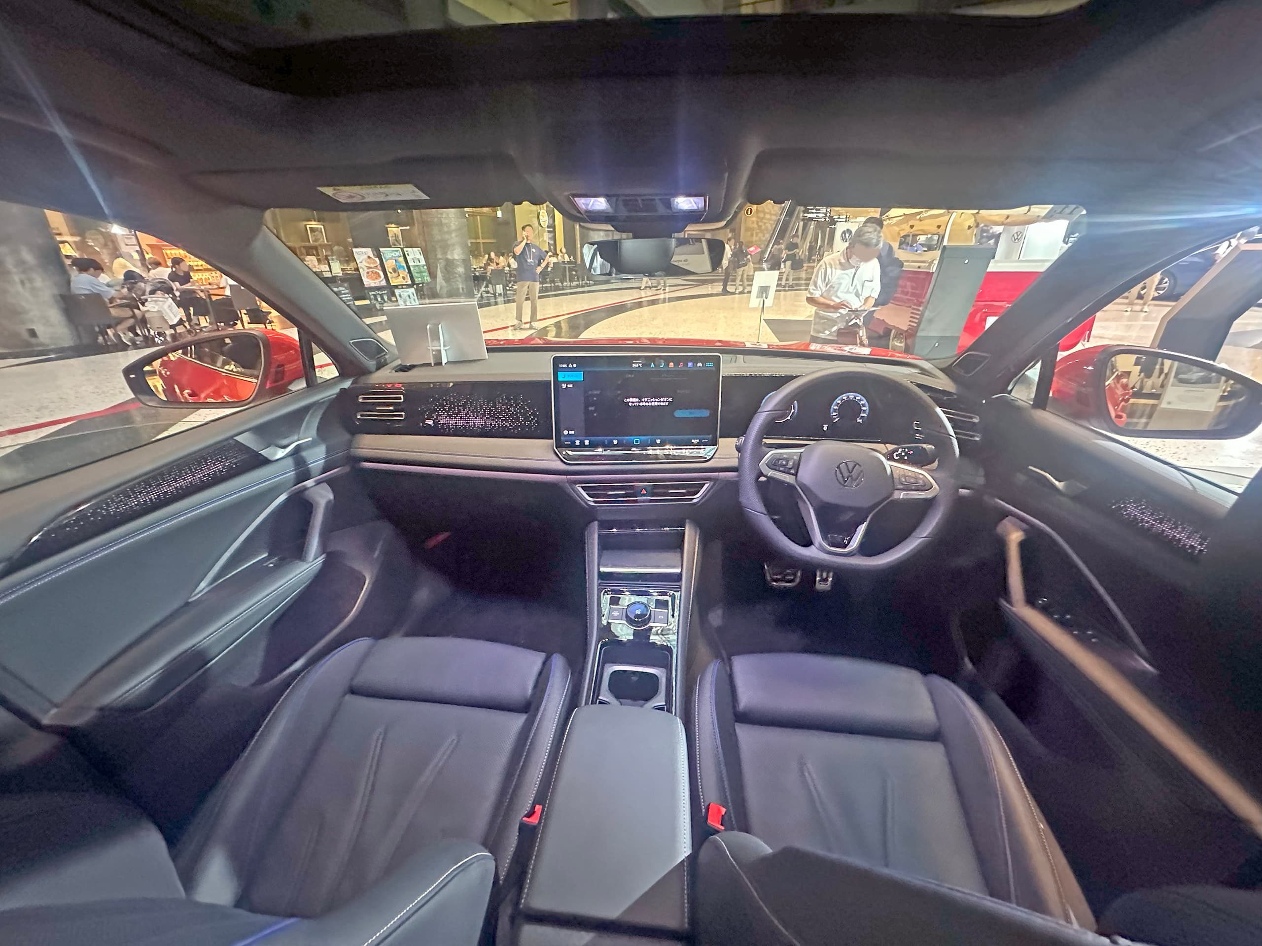 VOLKSWAGEN Tiguan — photo 1