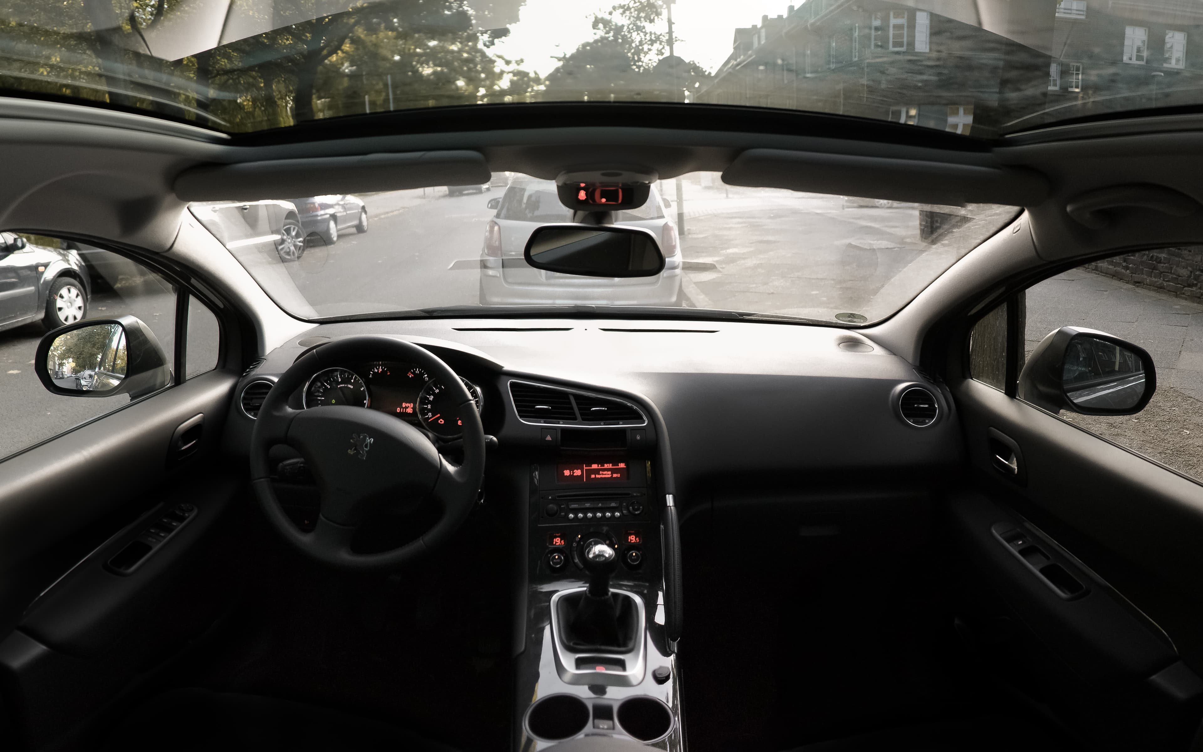 PEUGEOT 3008 — photo 1