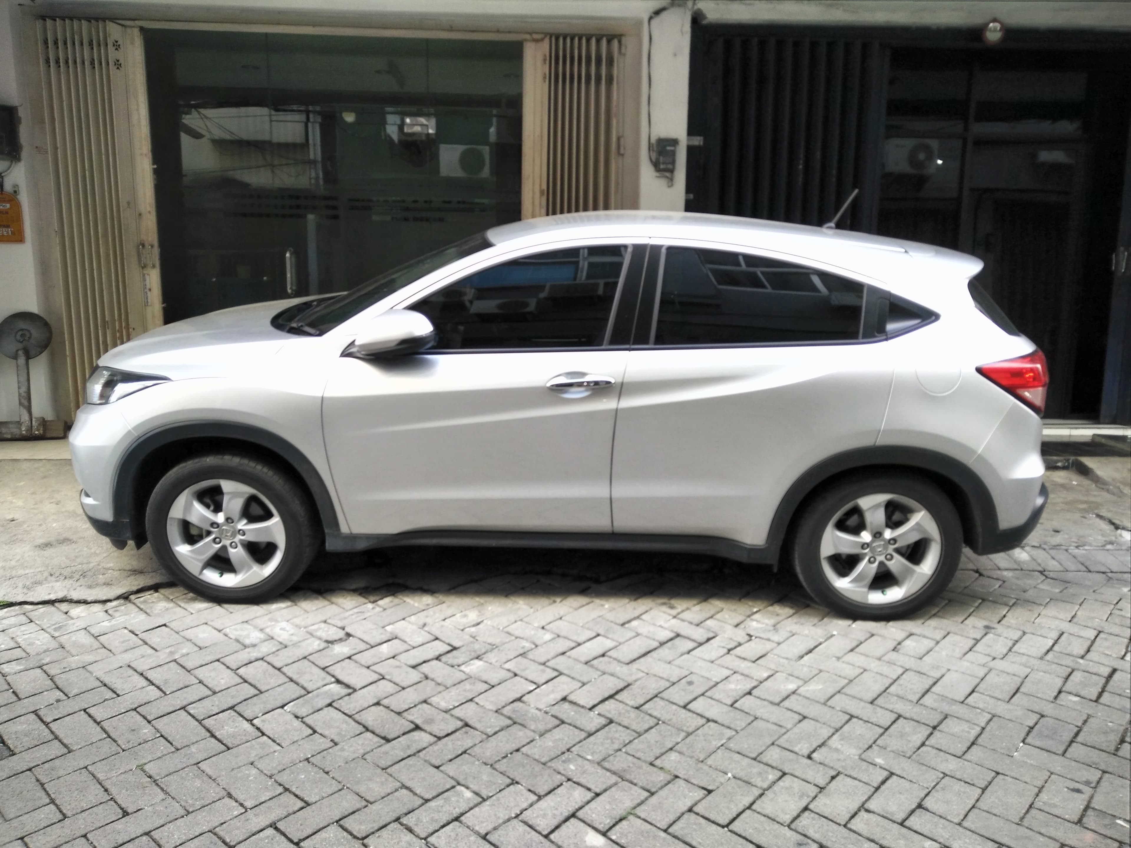 HONDA HR-V — photo 2