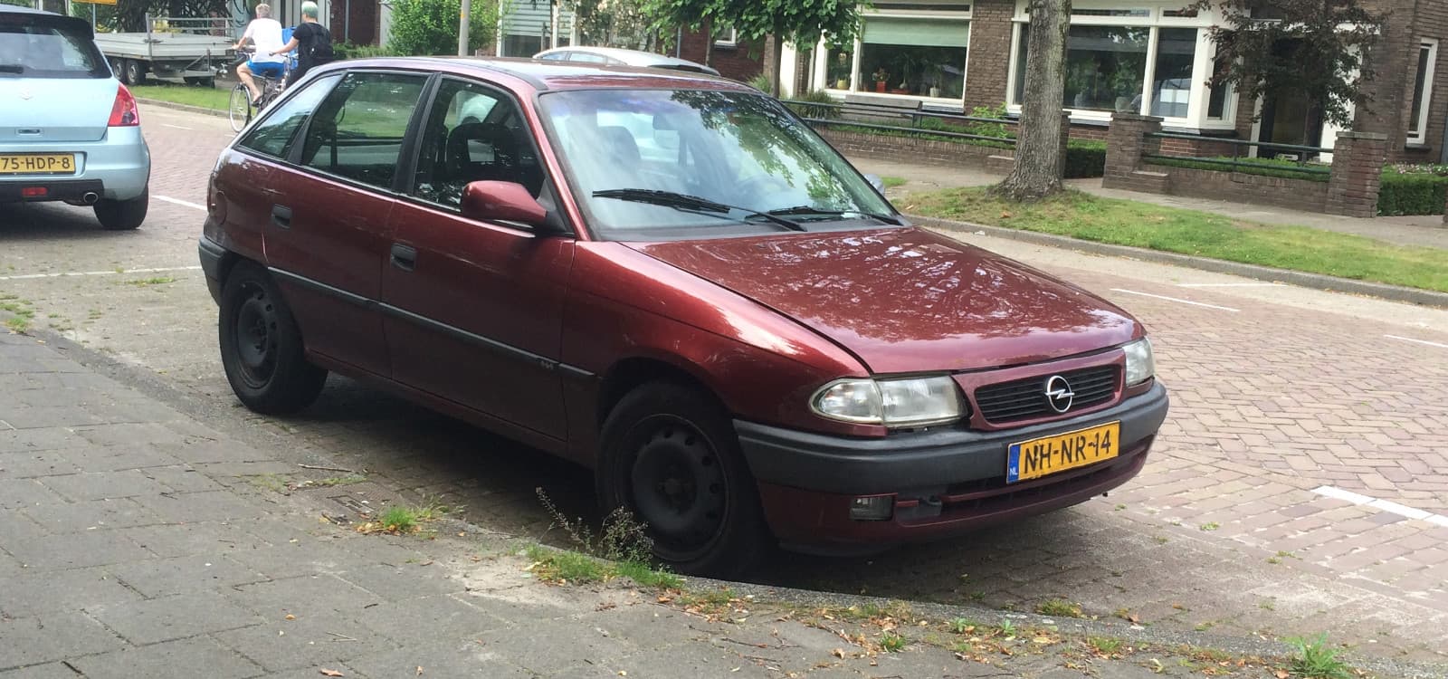 OPEL Astra — photo 1