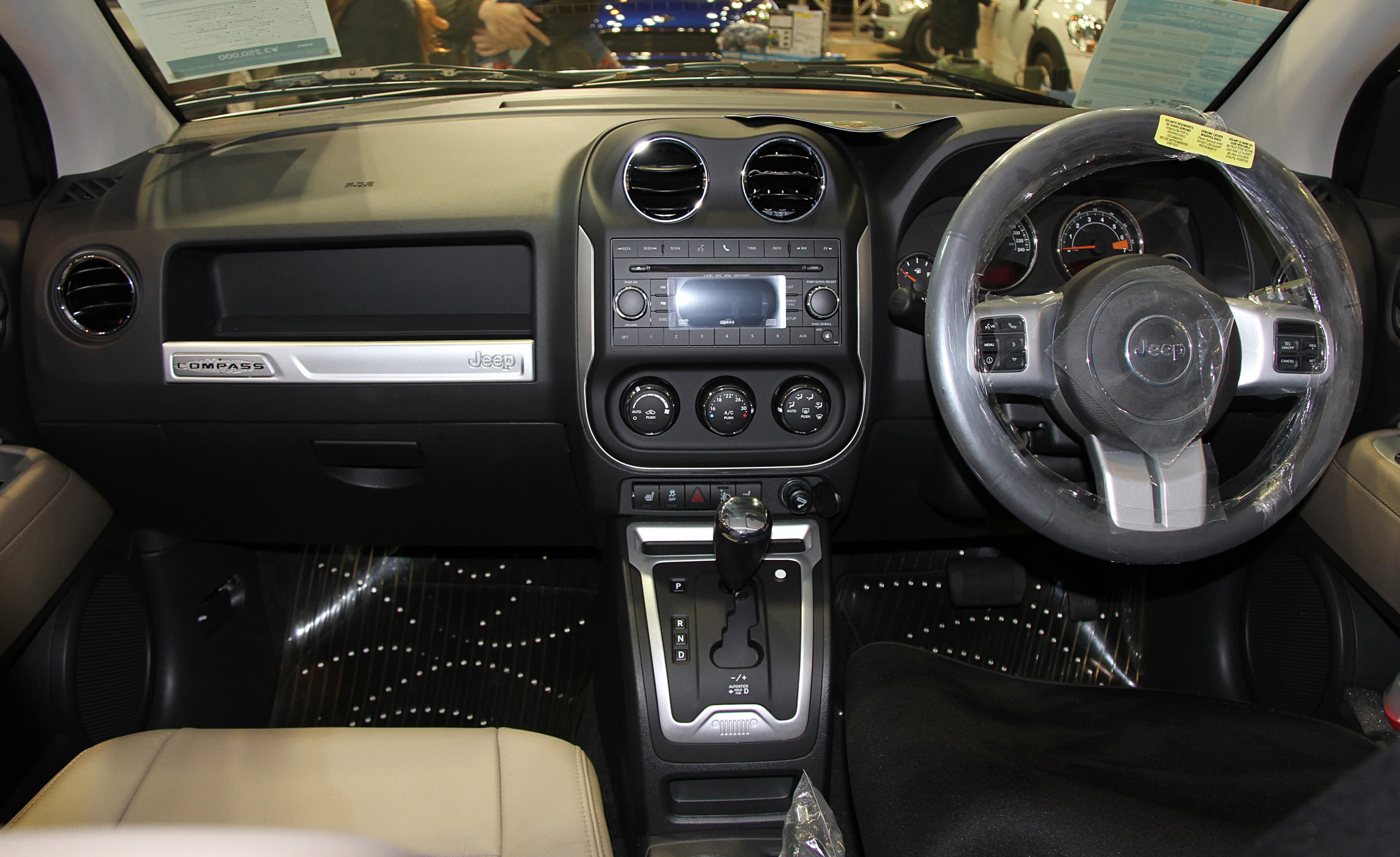 JEEP Compass — photo 1