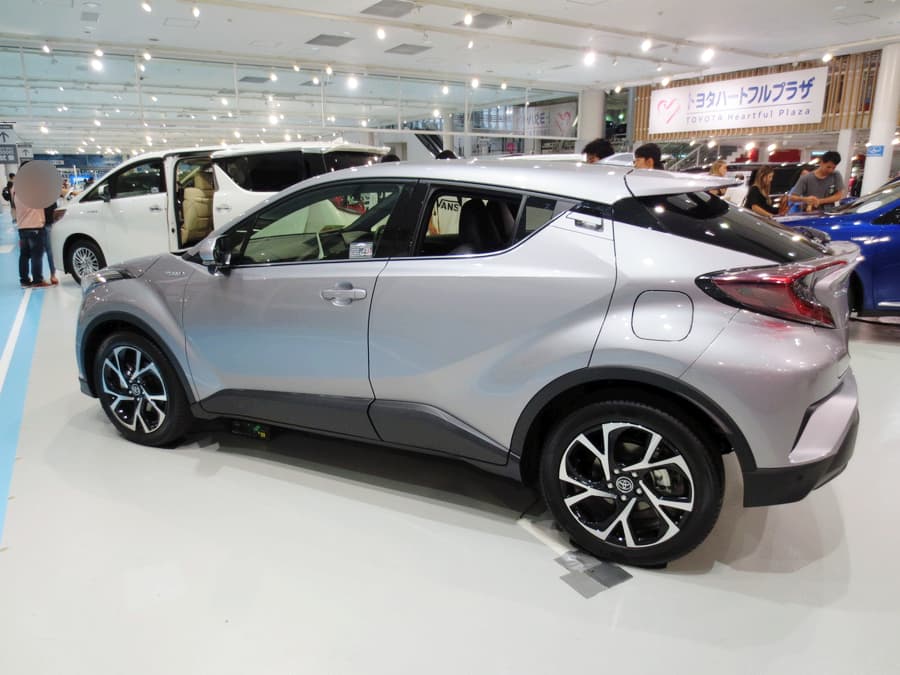 TOYOTA C-HR — photo 2