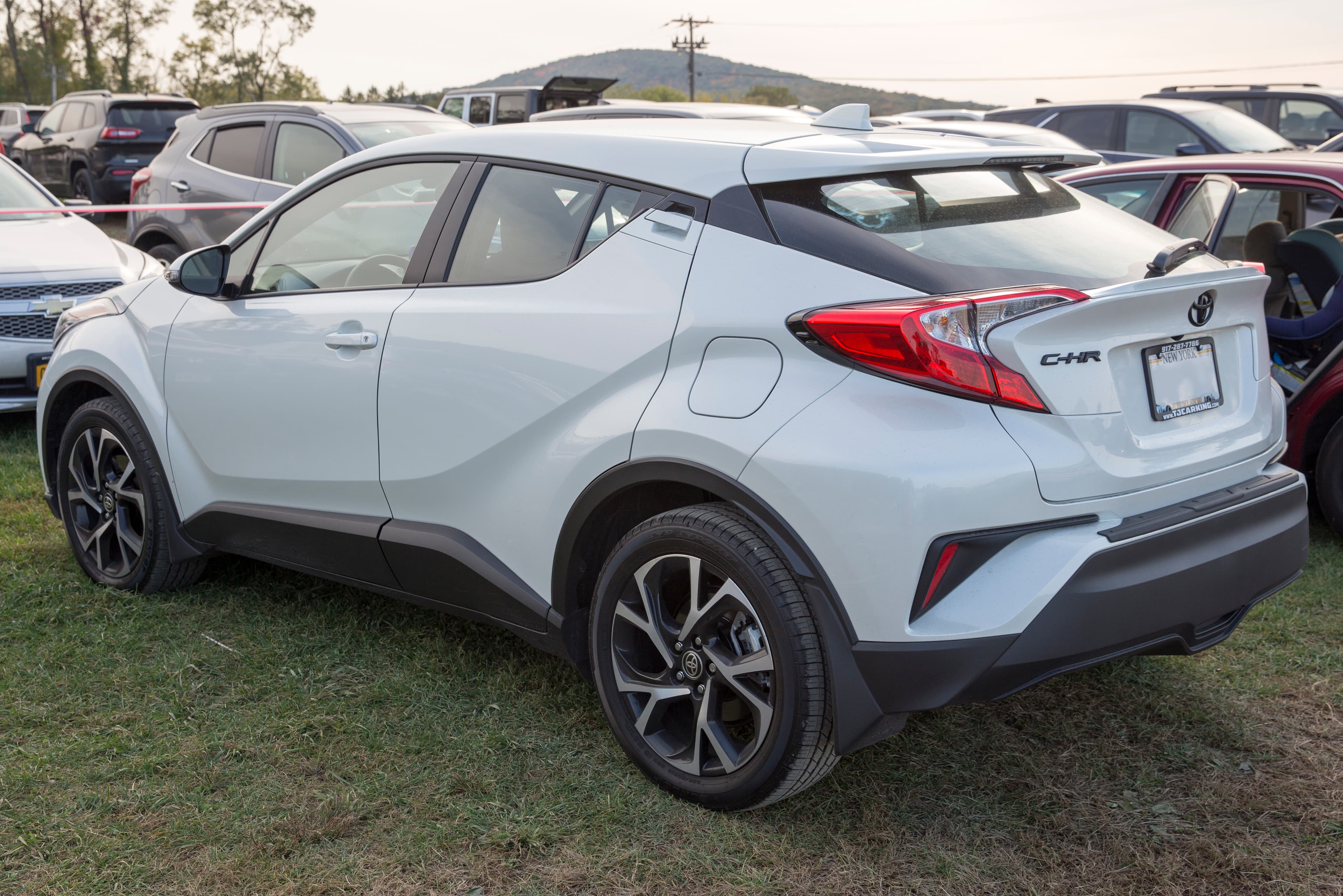 TOYOTA C-HR — photo 3