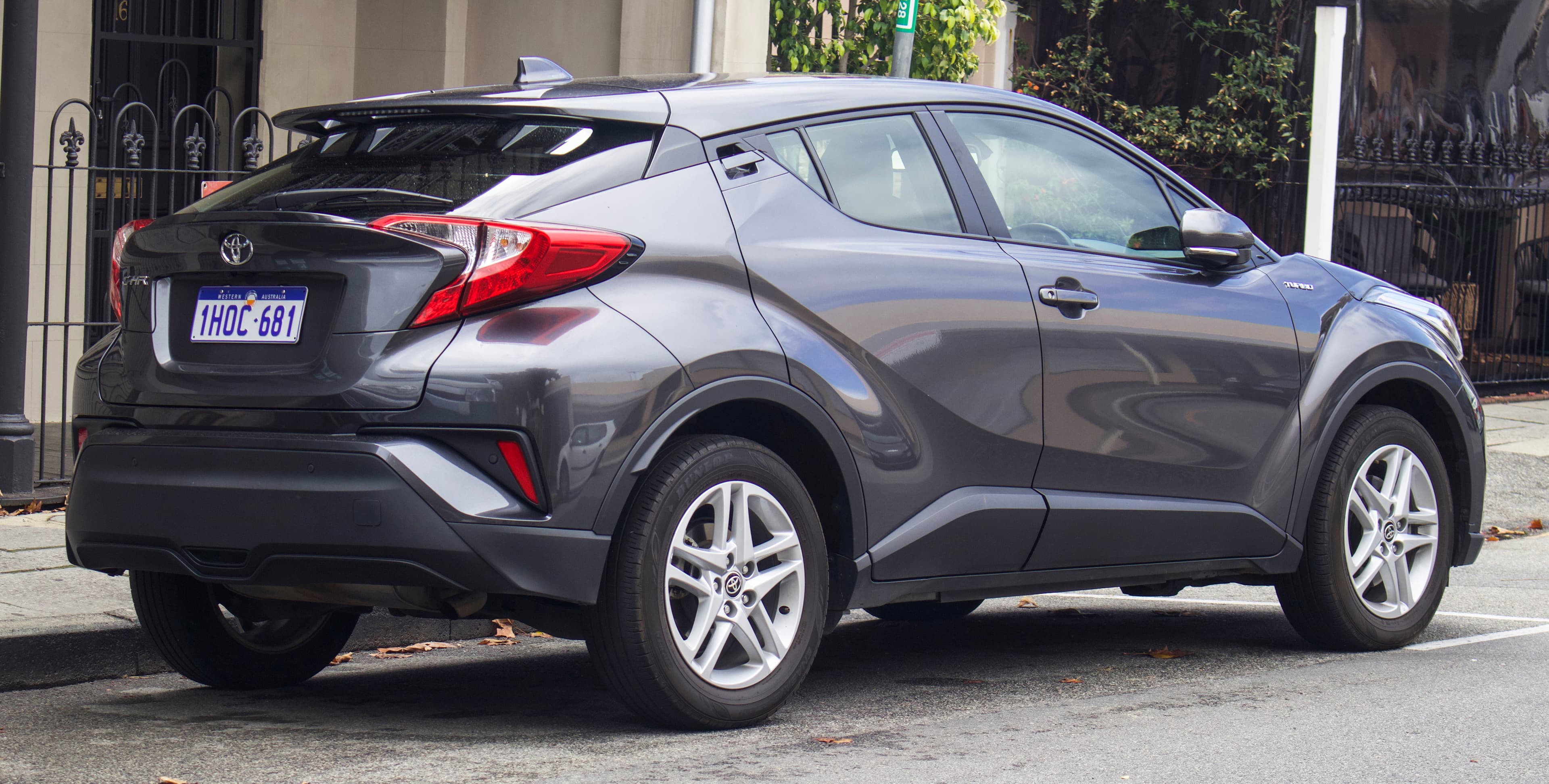TOYOTA C-HR — photo 4