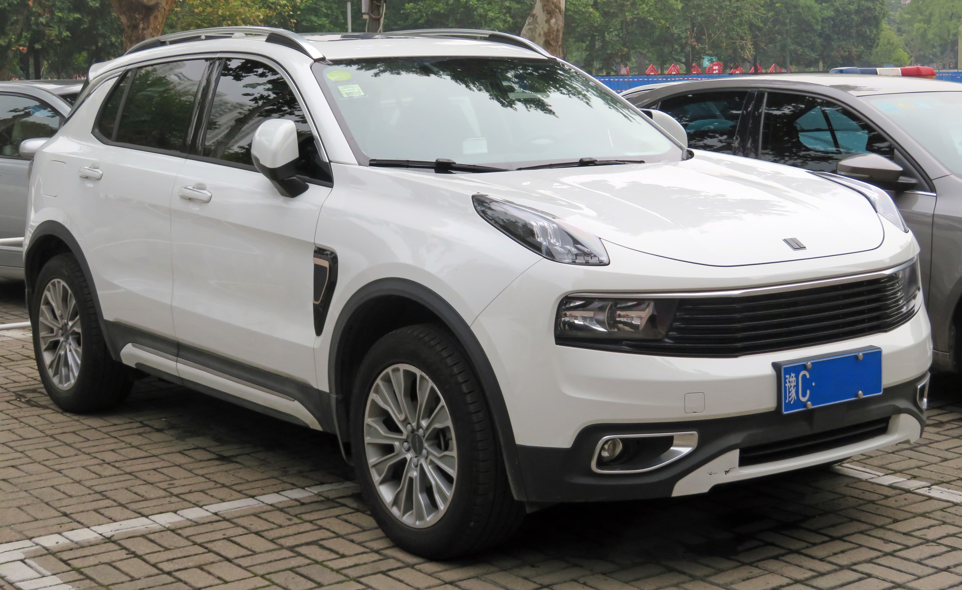 LYNK & CO 01