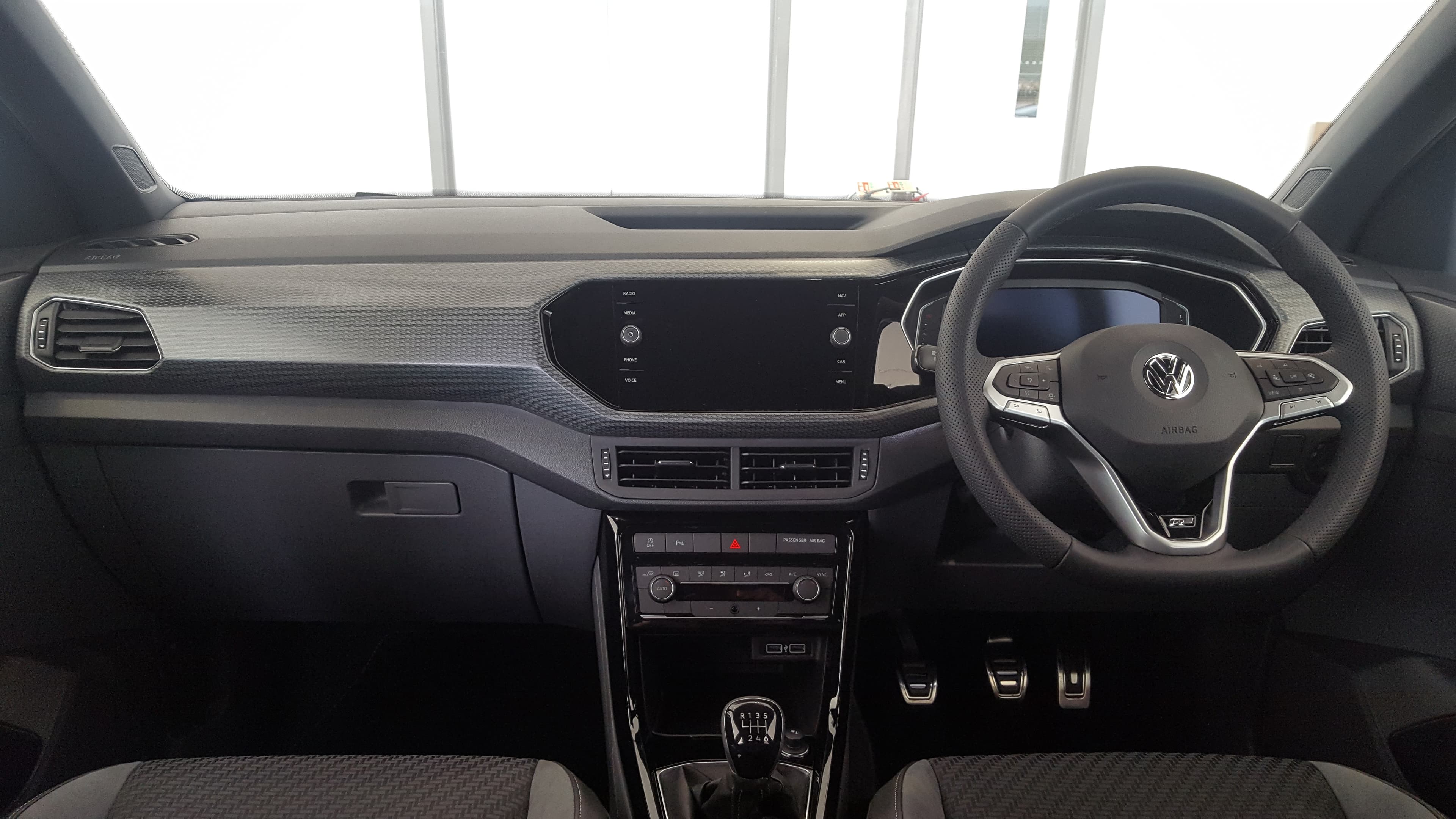 VOLKSWAGEN T-Cross — photo 1