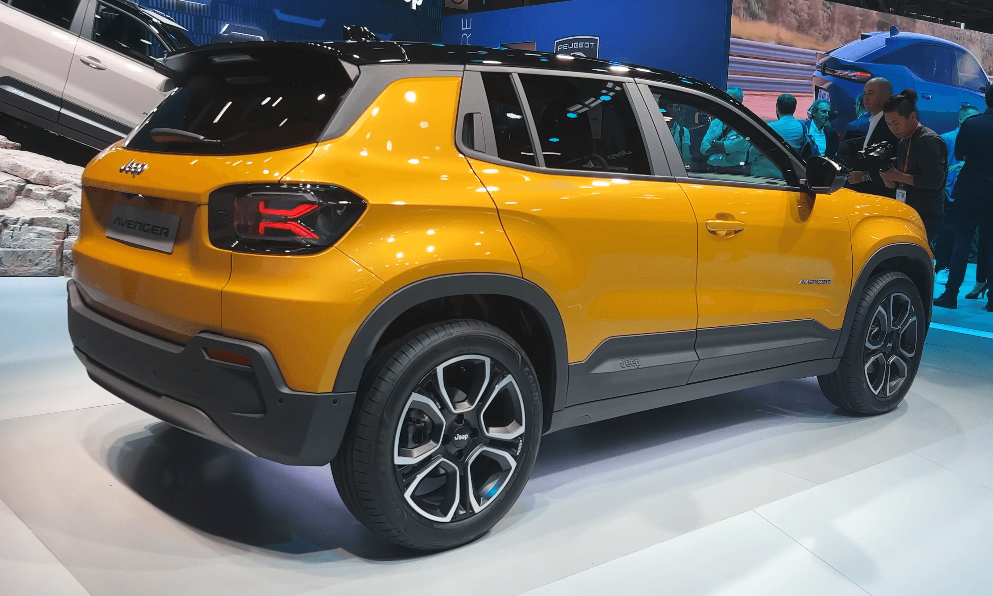 JEEP Avenger — photo 2
