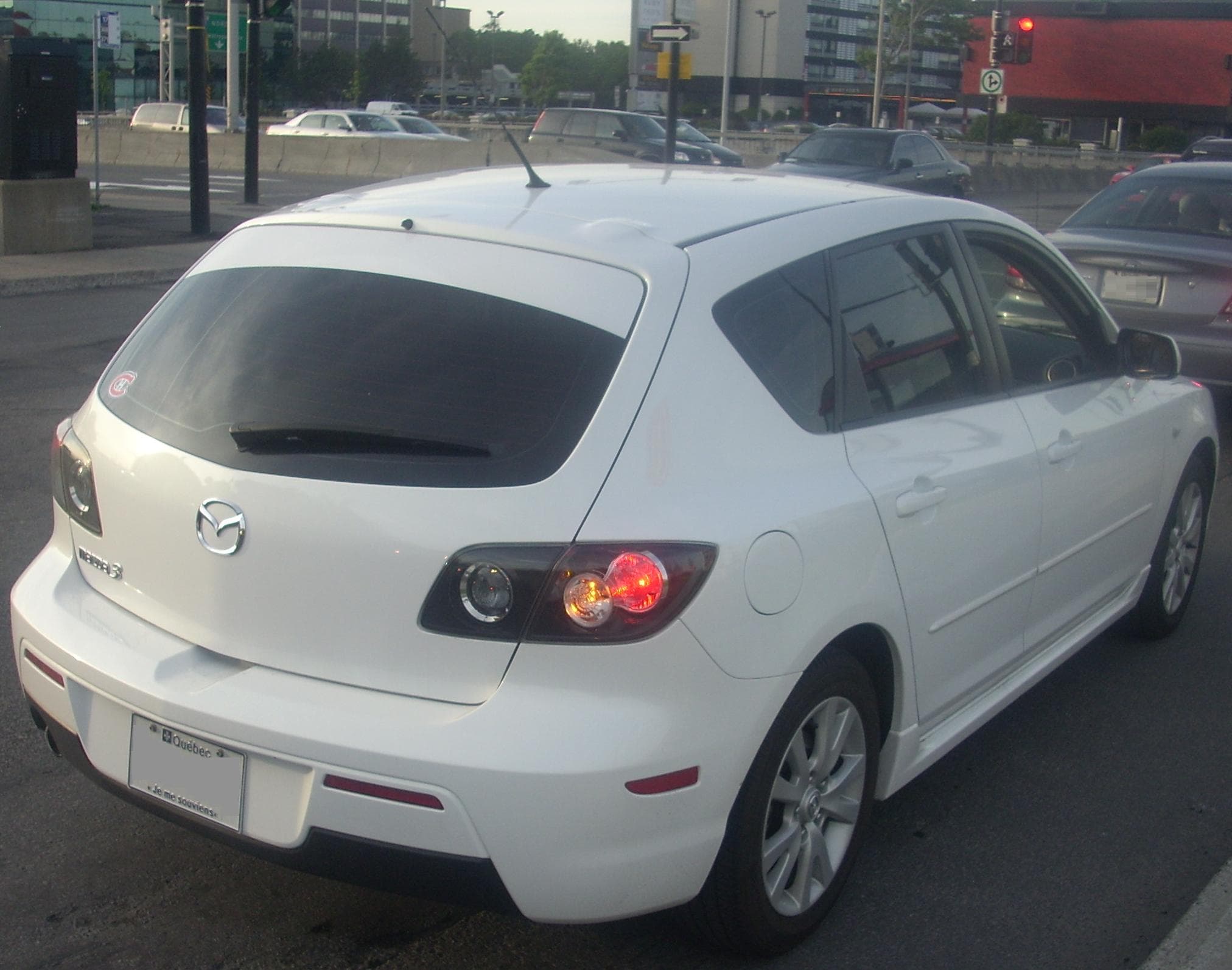 MAZDA 3 — photo 1