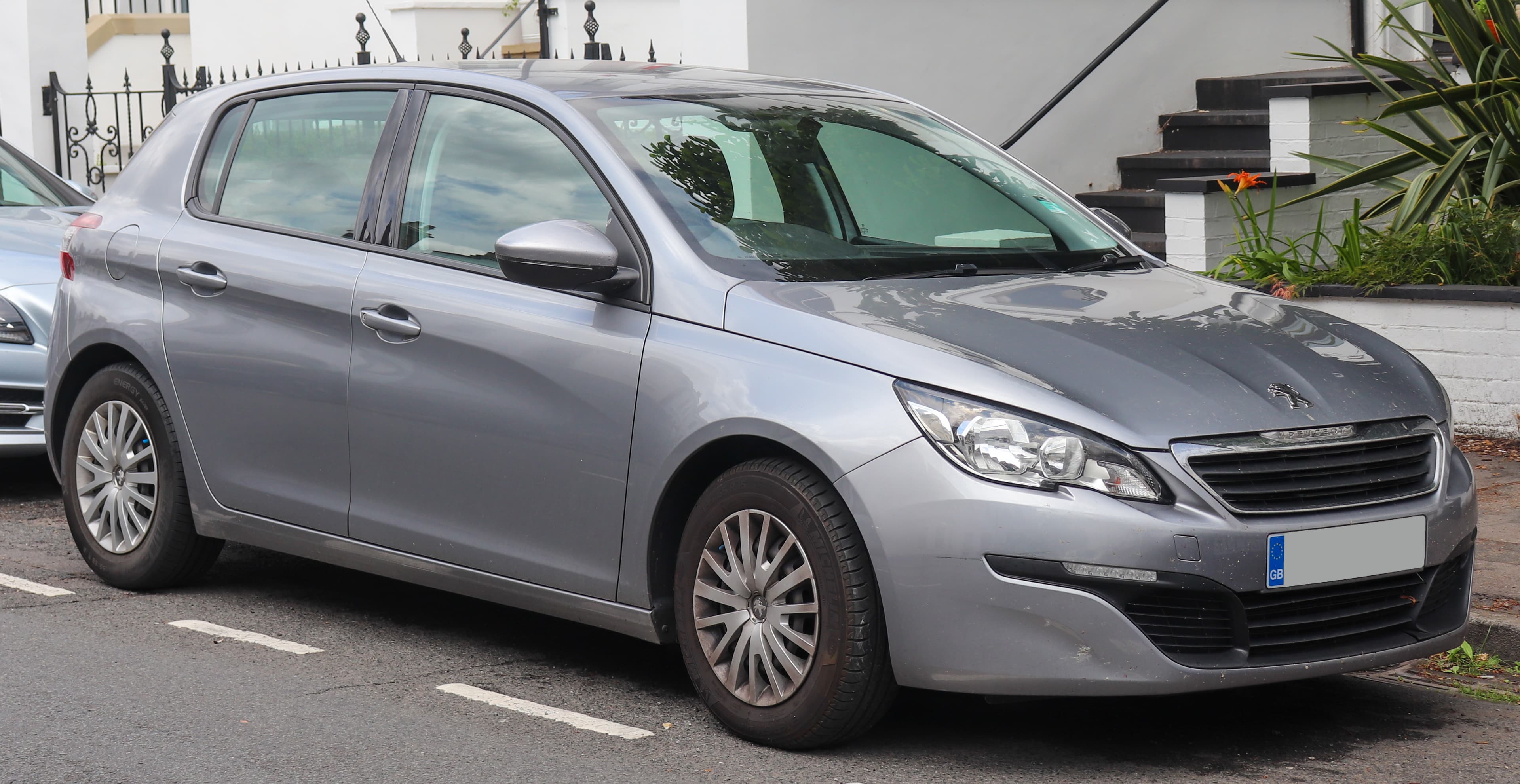 PEUGEOT 308 — photo 1