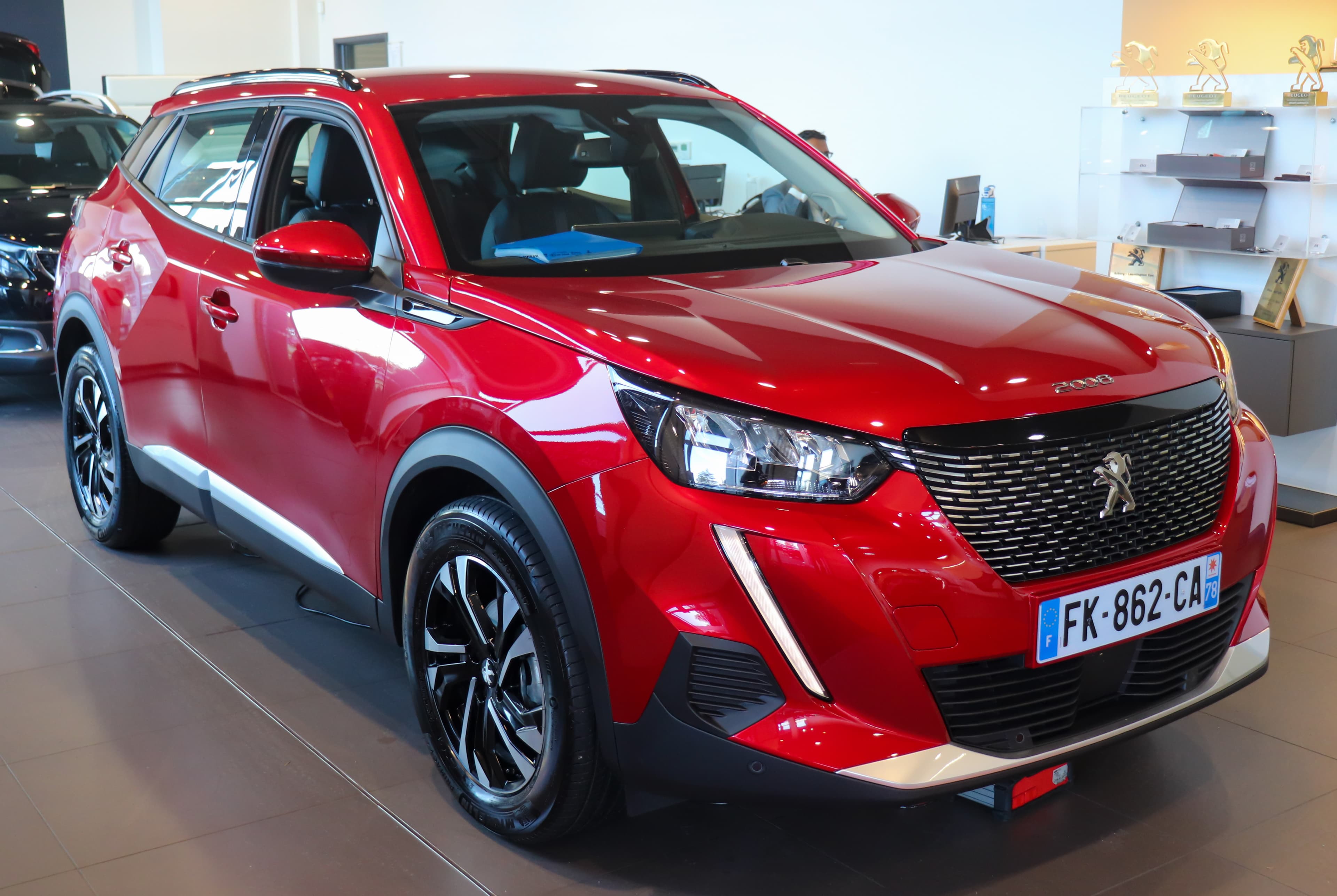 PEUGEOT 2008 — photo 1