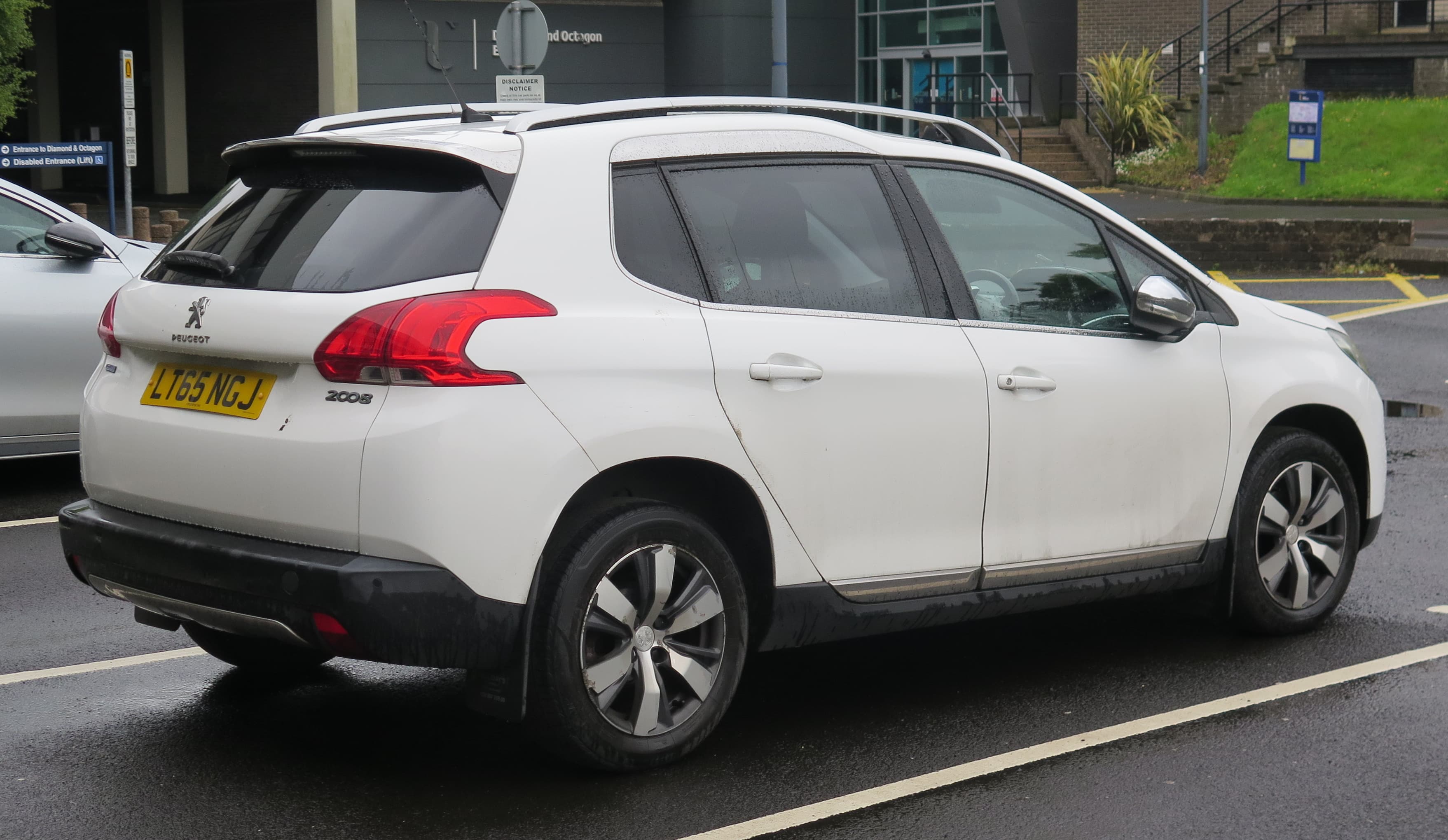 PEUGEOT 2008 — photo 2