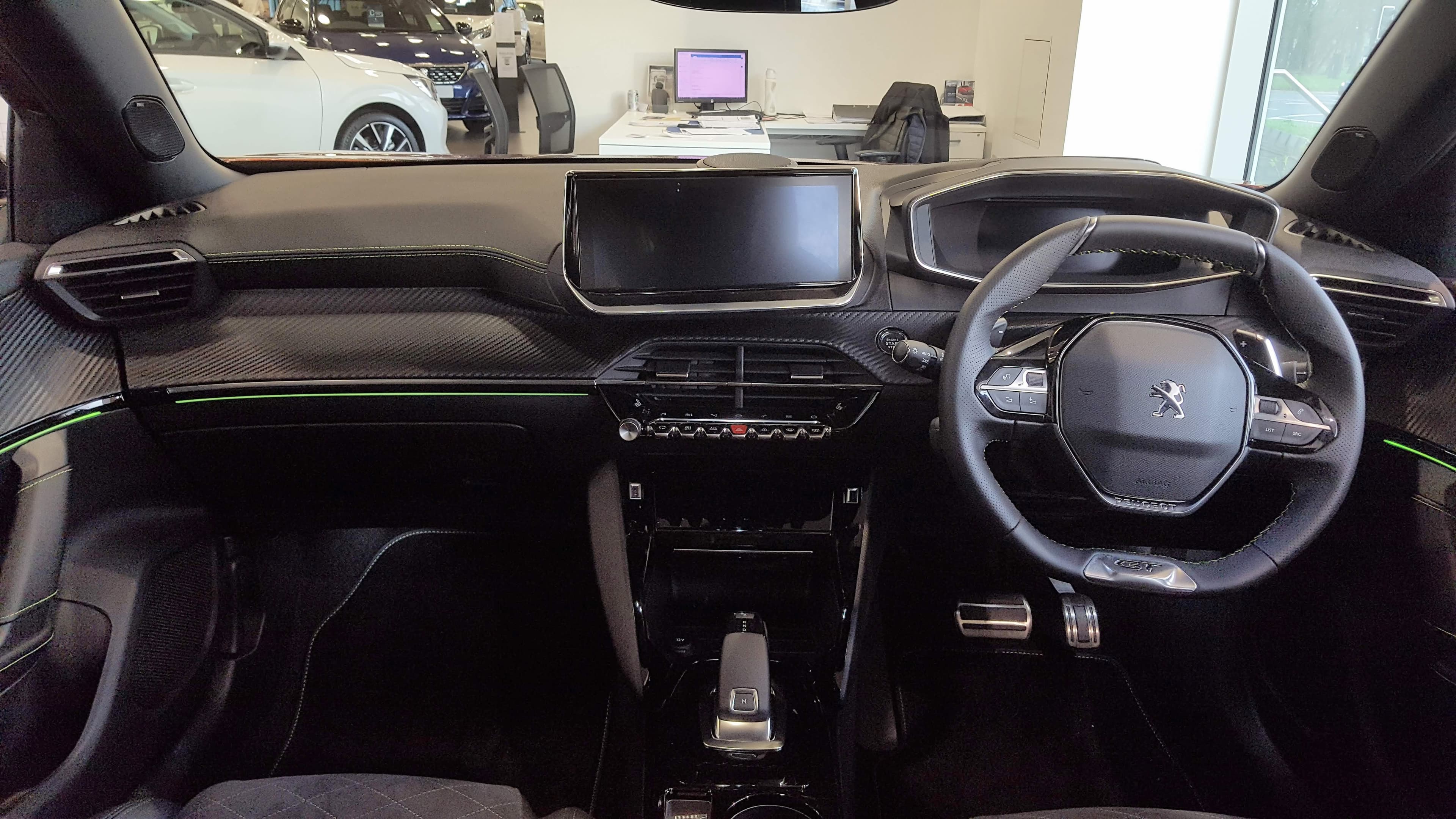 PEUGEOT 2008 — photo 1
