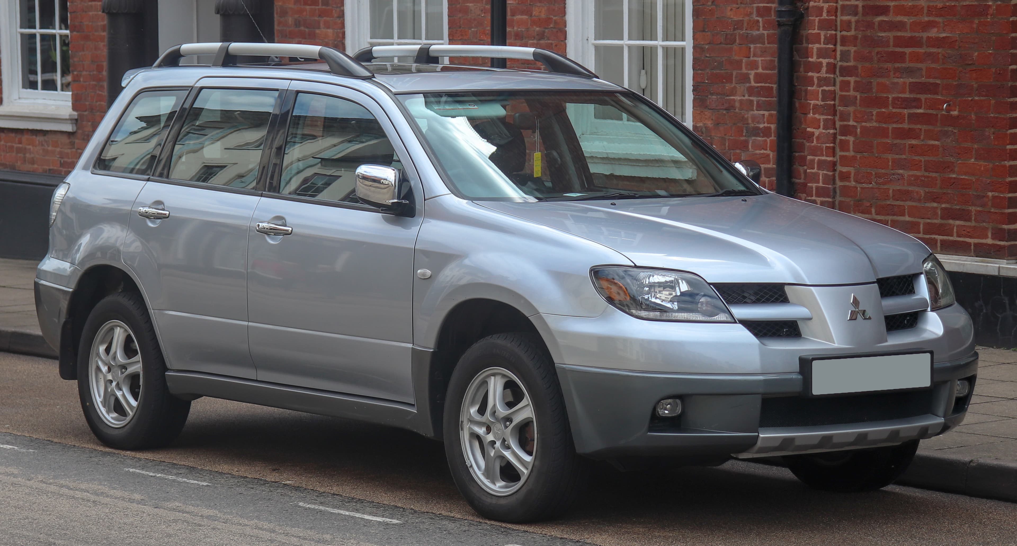 MITSUBISHI Outlander — photo 1