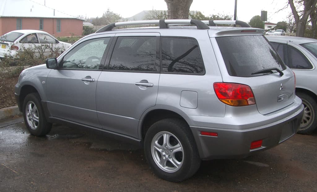 MITSUBISHI Outlander — photo 2
